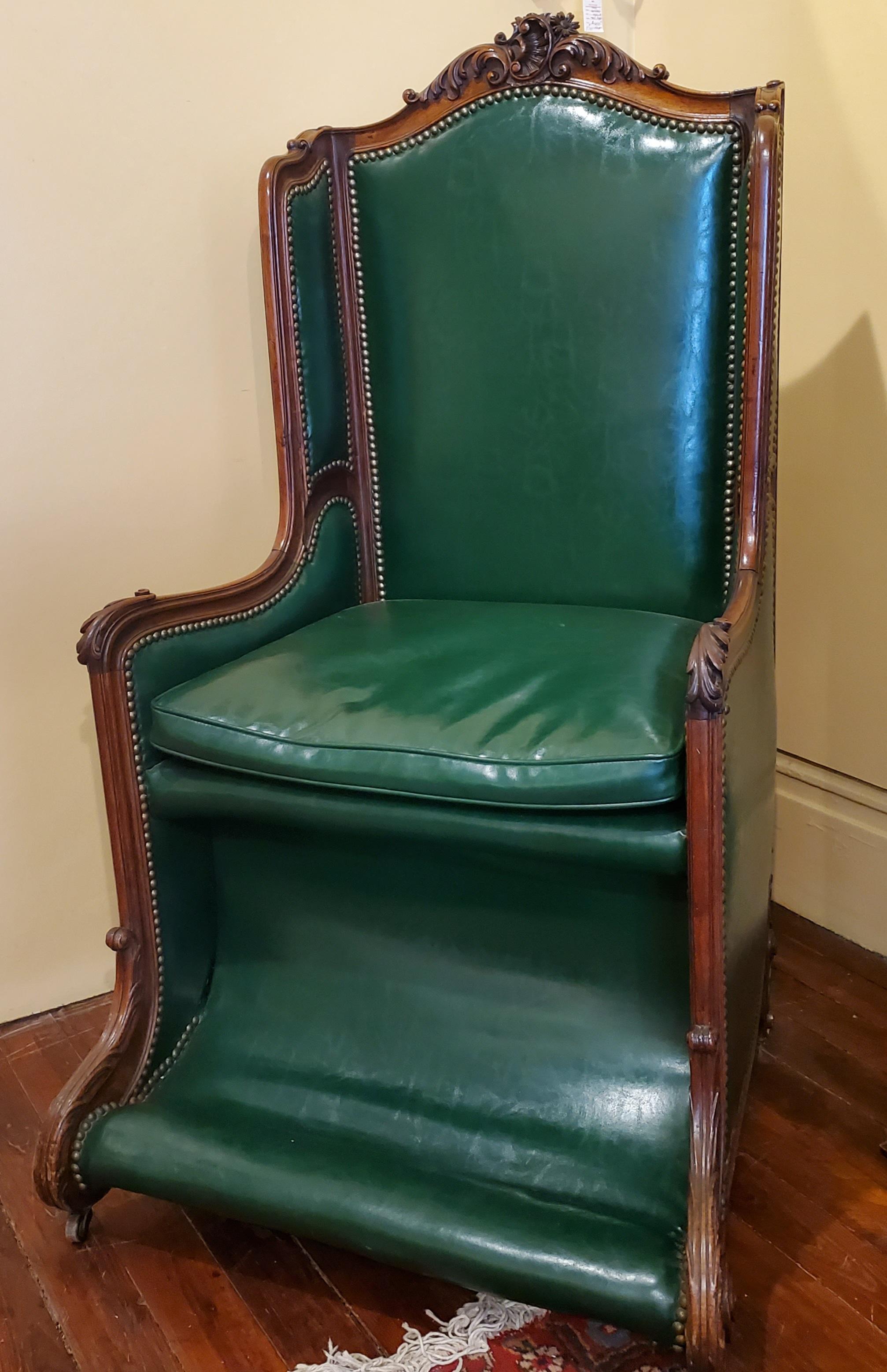 French Antique Louis XV Walnut Hall Chair, circa 1900-1910 For Sale