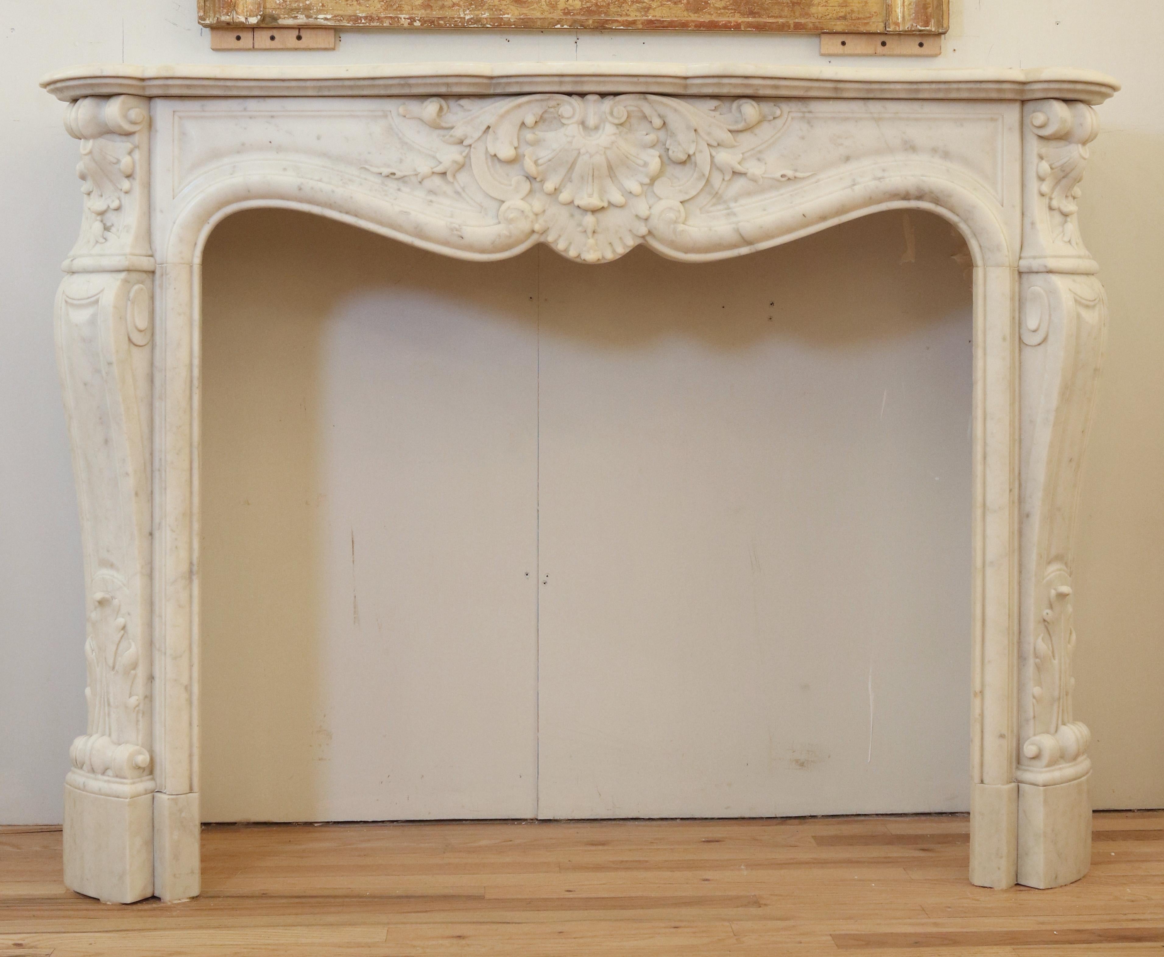 Antique Louis XV White Marble Fireplace Mantel In Good Condition In New York, NY