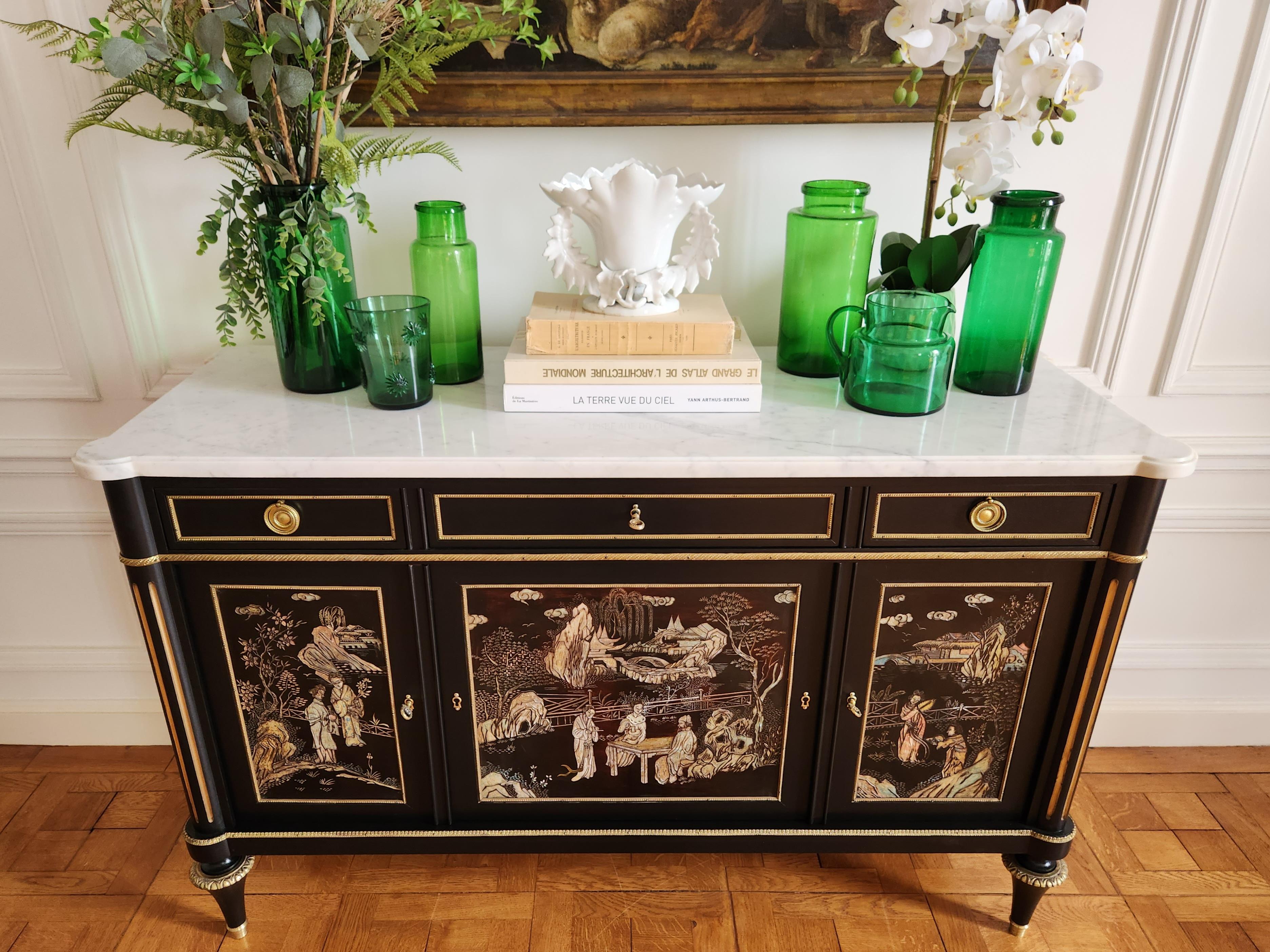 Francese Antico buffet Luigi XVI Coromandel, marmo di Carrara e bronzo, XIX secolo in vendita