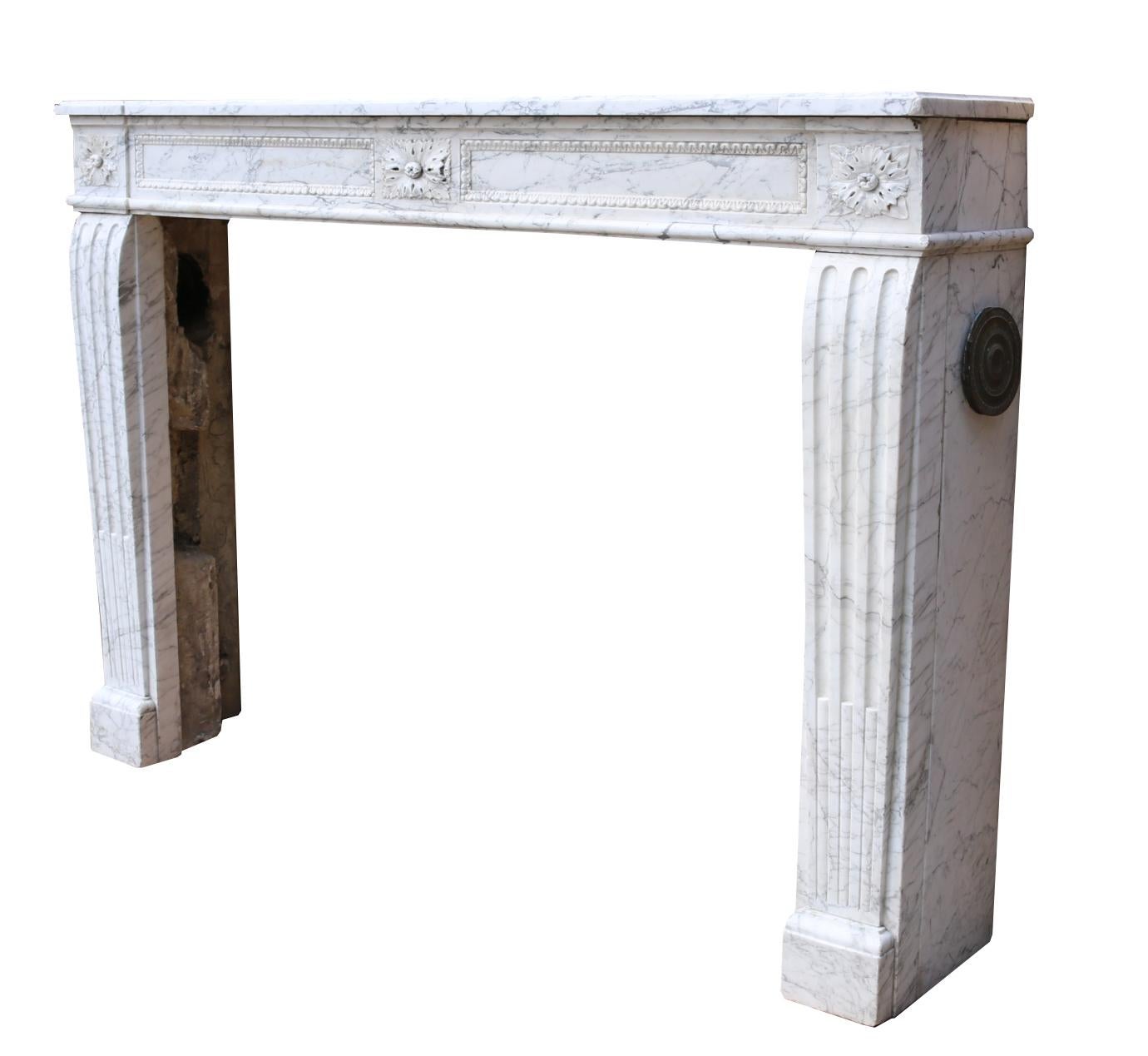 Antique Louis XVI Carrara Marble Mantel In Good Condition For Sale In Wormelow, Herefordshire