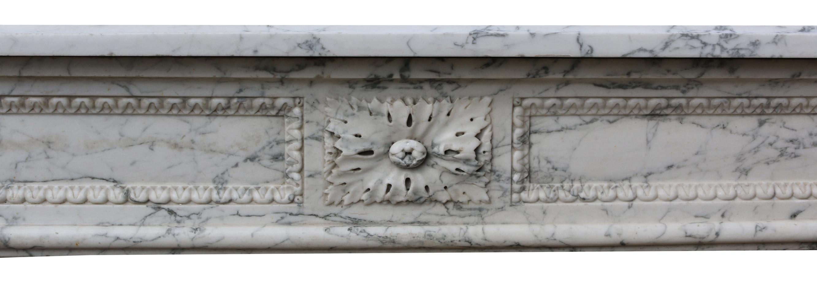 Marbre Cheminée ancienne Louis XVI en marbre de Carrare en vente