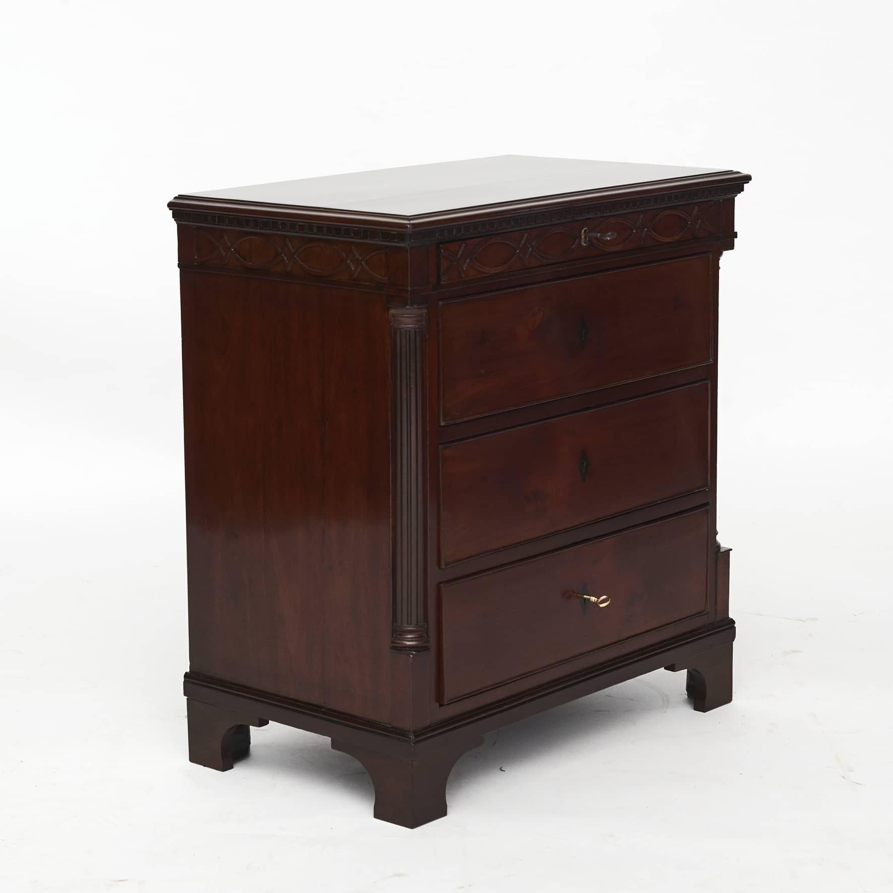 Louis XVI chest, Mahogany with 4 drawers.
Carved dentil under top plate.
Top drawer and sides with geometric molding work.
Sides flanked by fluted quarter columns.

This type is referred to as a Copenhagen chest of drawers.
Copenhagen 1780 -