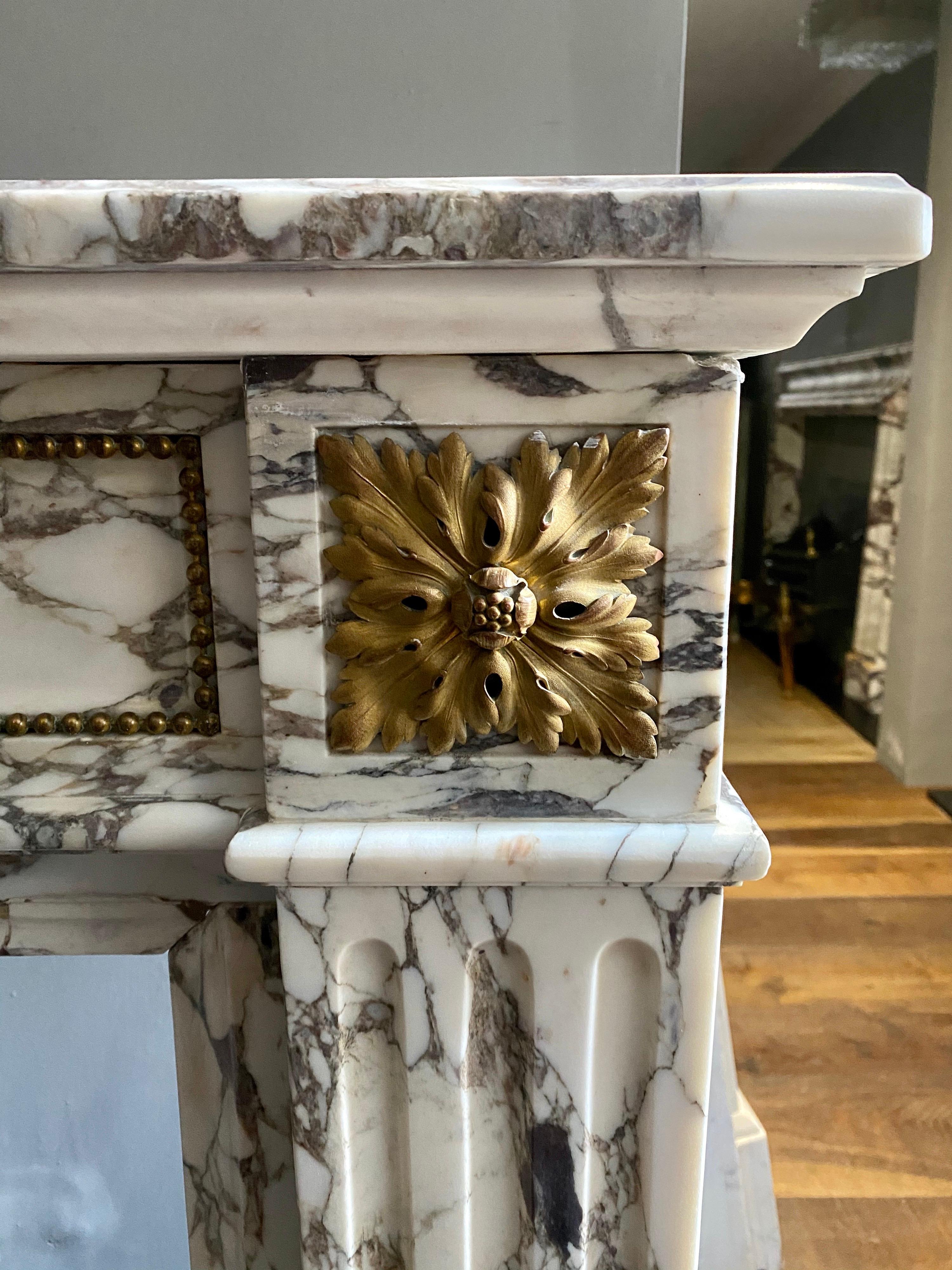 Antique Louis XVI Fireplace Mantel in Breche Violette with Ormolu Mounts In Good Condition In London, GB