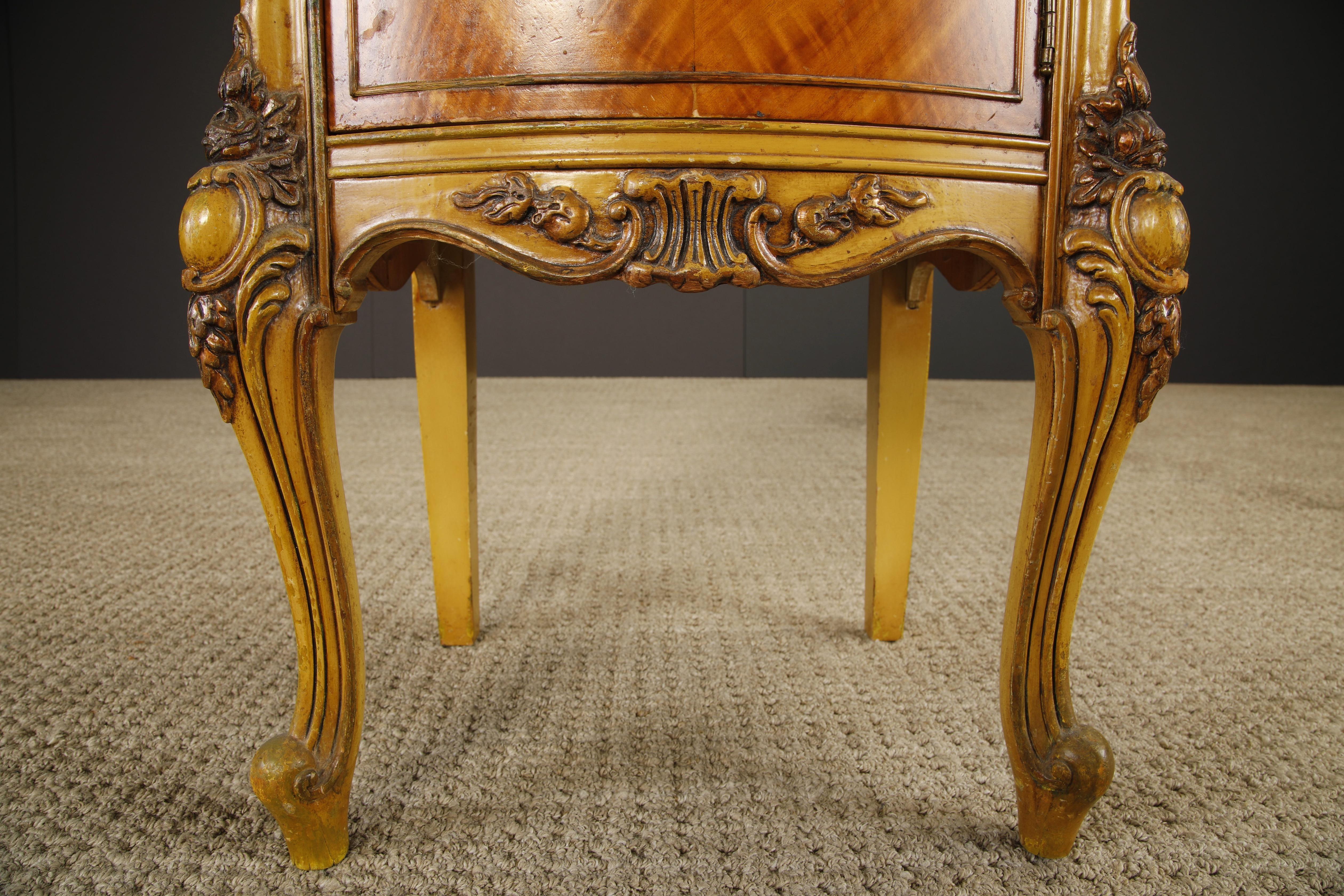 Antique Louis XVI French Provincial Figured Maple Cabinet Nightstands, c. 1920s en vente 3