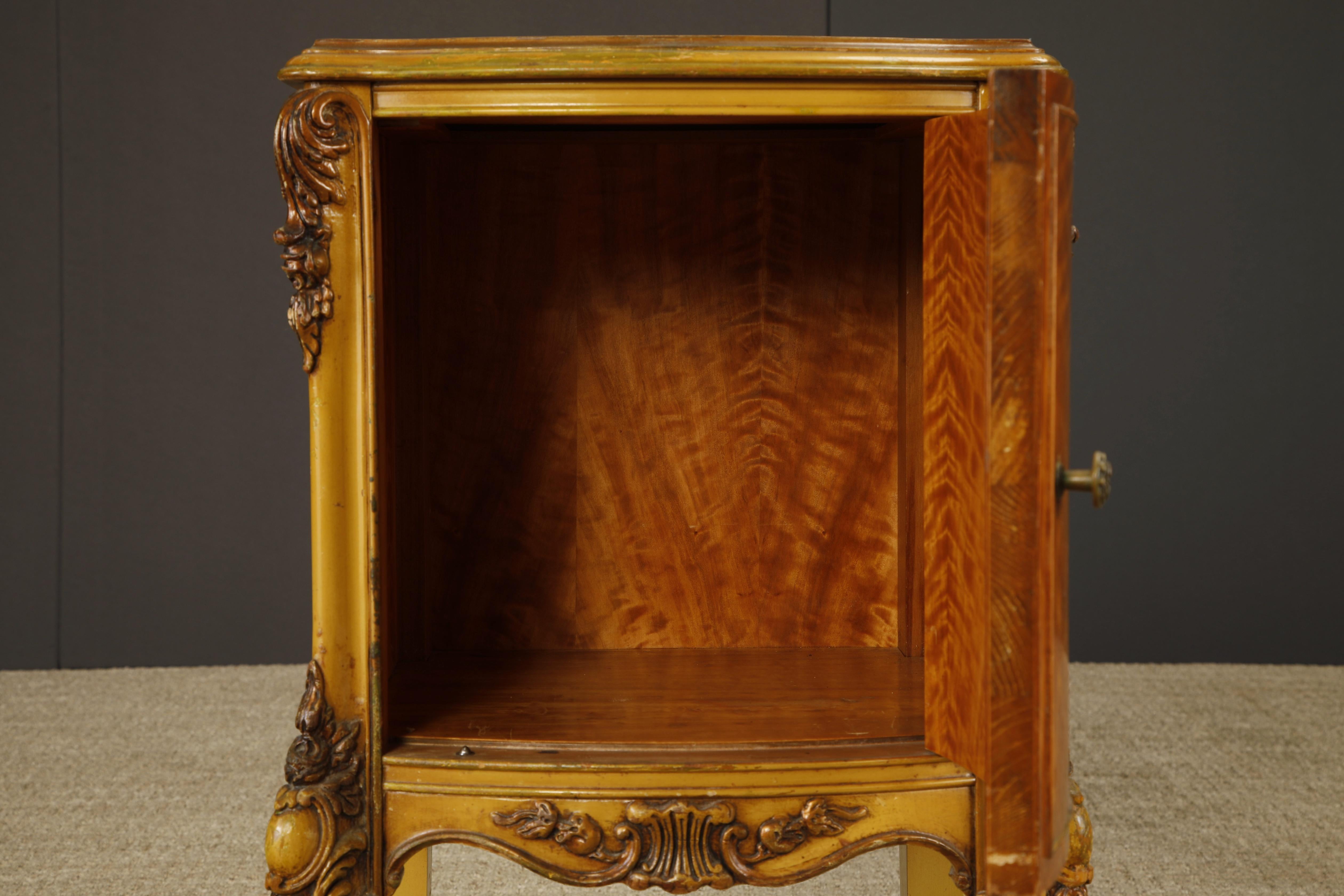 Antique Louis XVI French Provincial Figured Maple Cabinet Nightstands, c. 1920s en vente 6