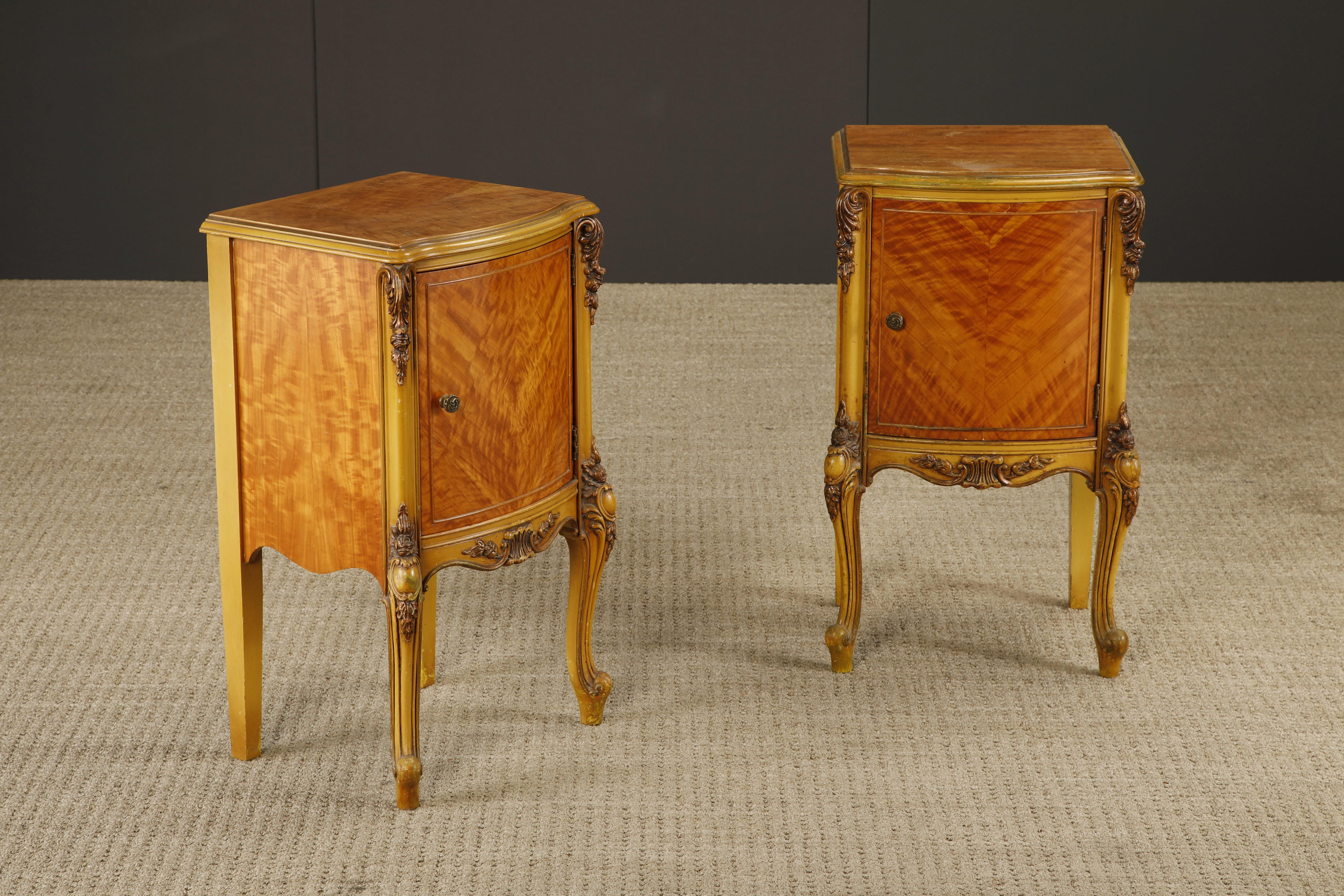 Antique Louis XVI French Provincial Figured Maple Cabinet Nightstands, c. 1920s Bon état - En vente à Los Angeles, CA