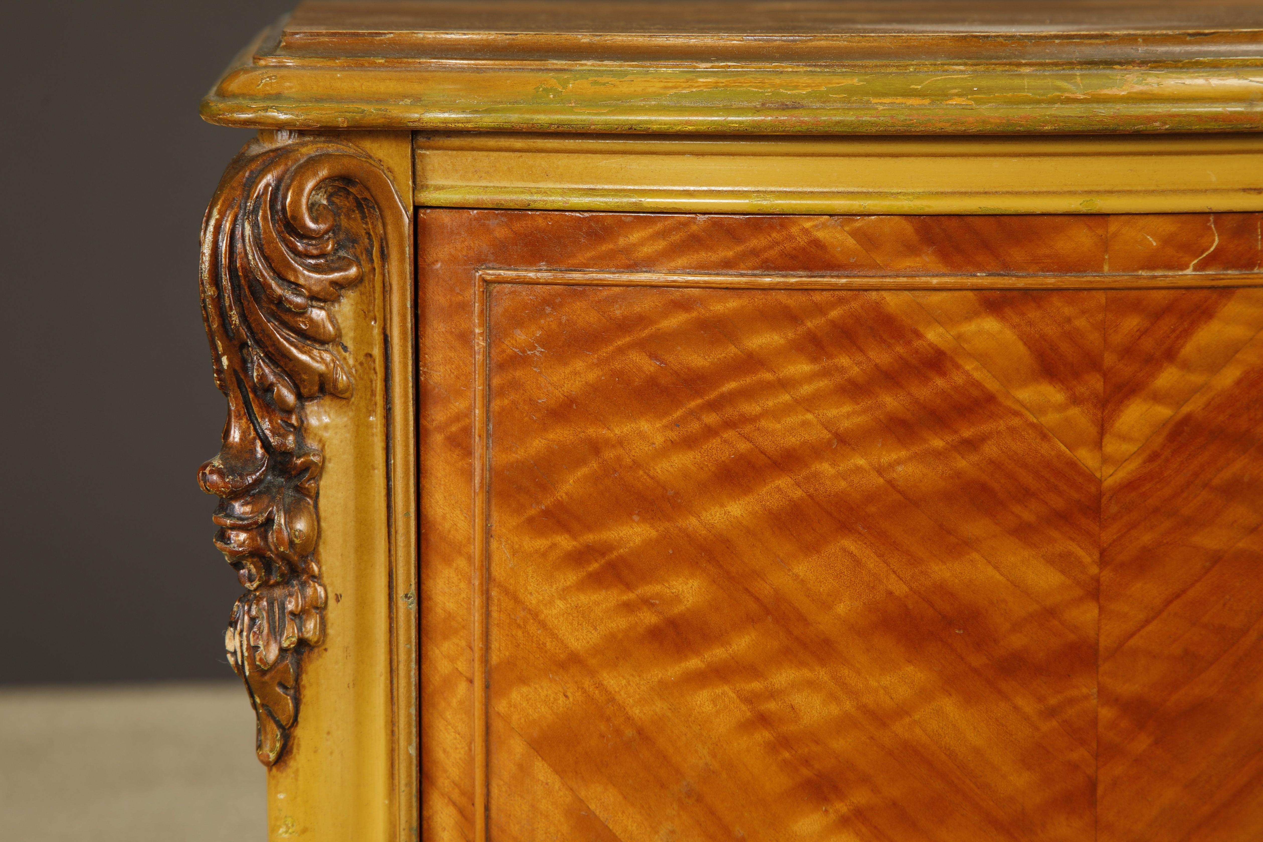 Antique Louis XVI French Provincial Figured Maple Cabinet Nightstands, c. 1920s en vente 2