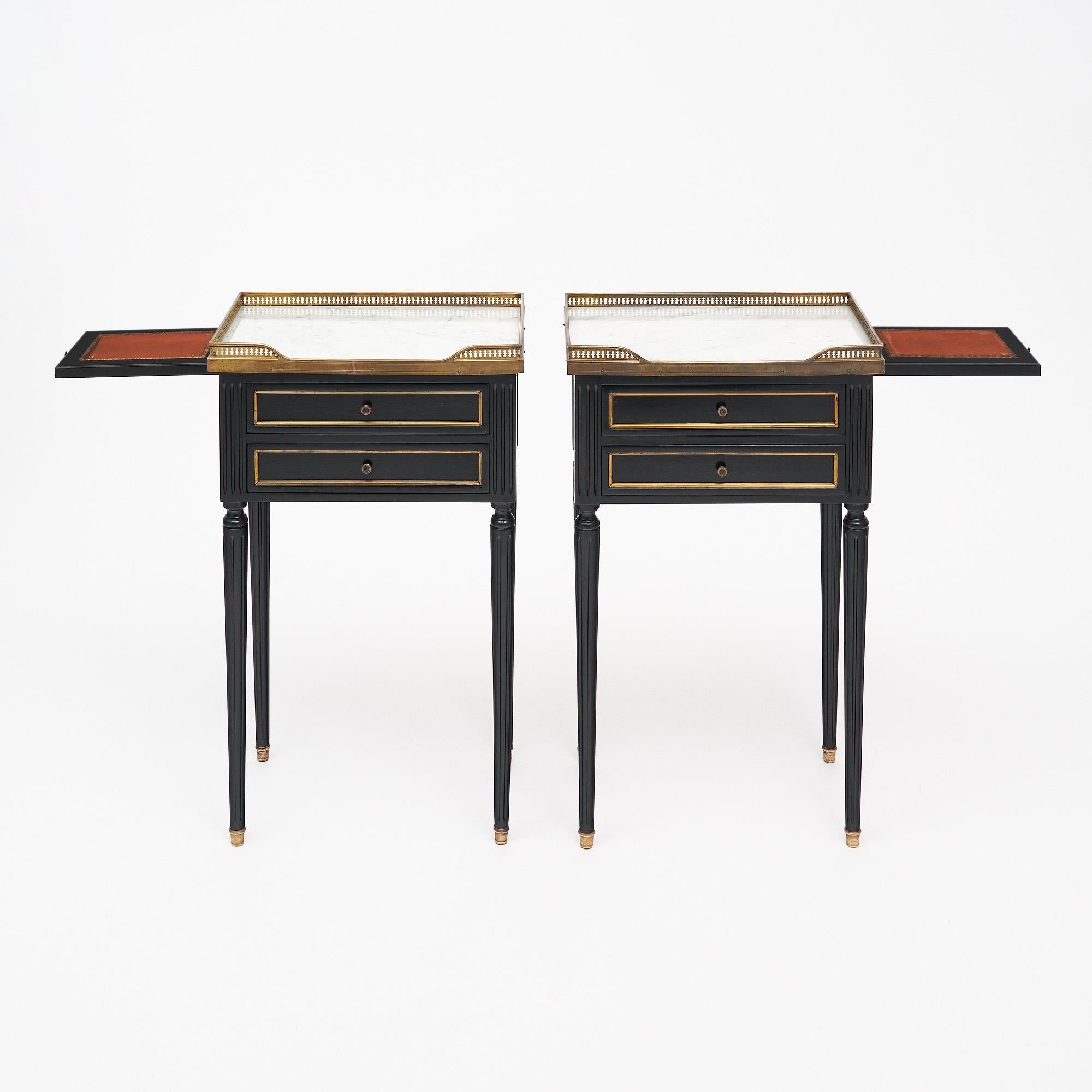 Français Tables d'appoint françaises anciennes Louis XVI