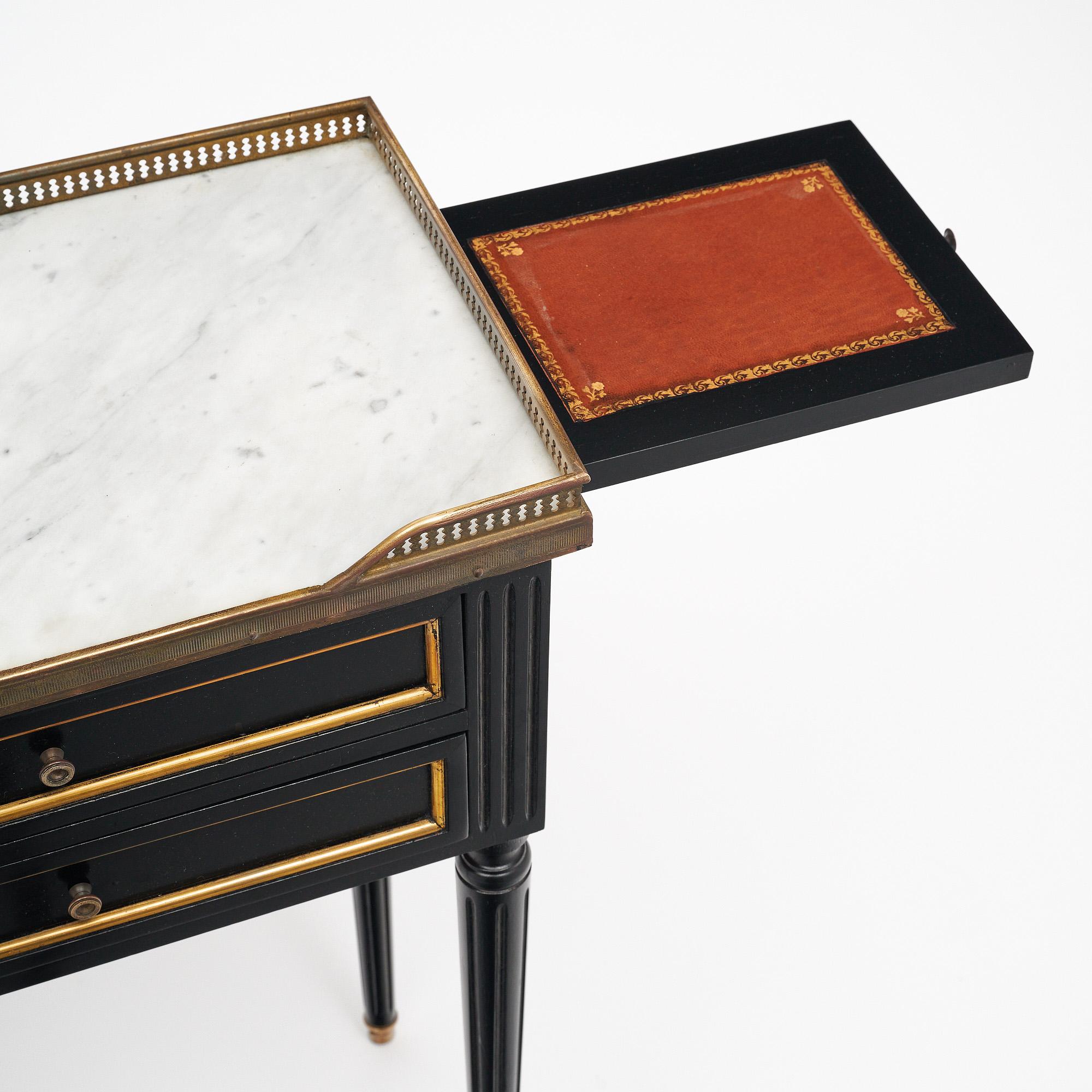 Ébénisé Tables d'appoint françaises anciennes Louis XVI
