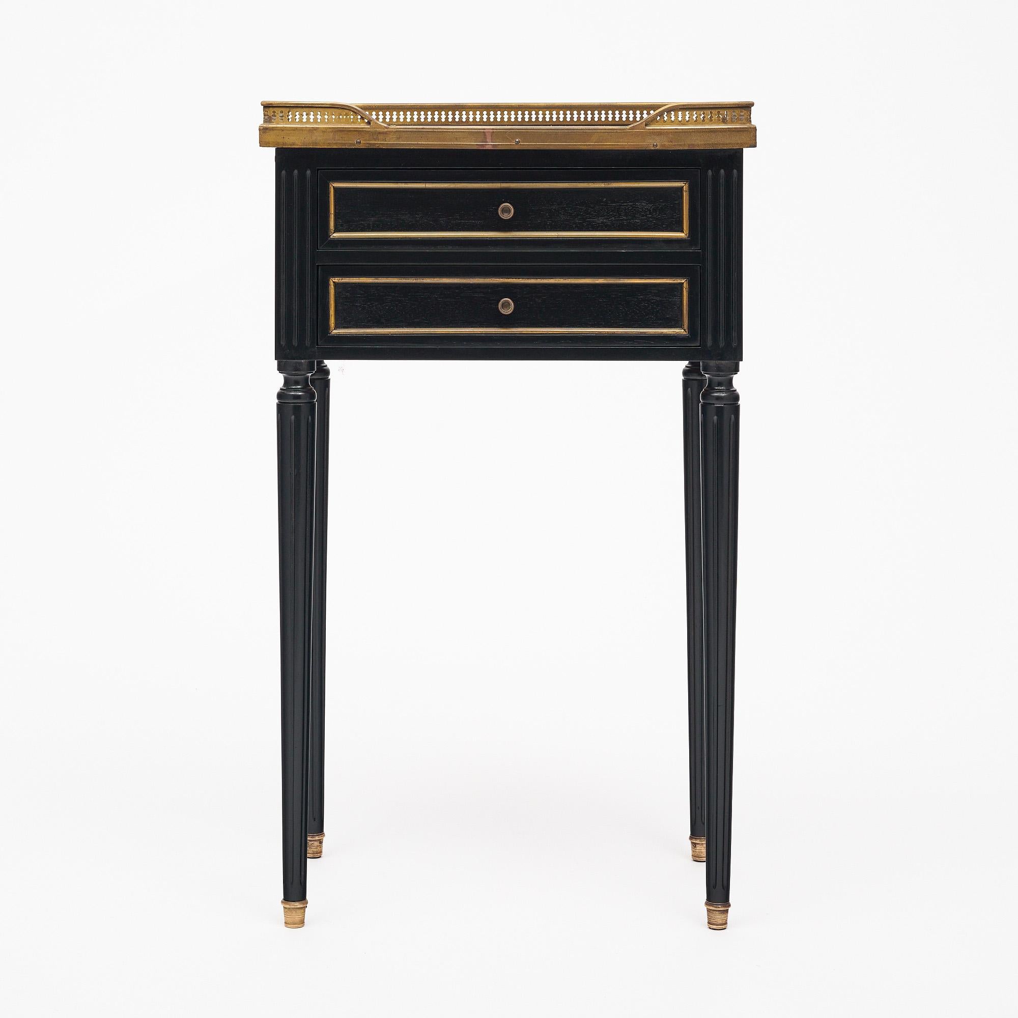Début du 20ème siècle Tables d'appoint françaises anciennes Louis XVI
