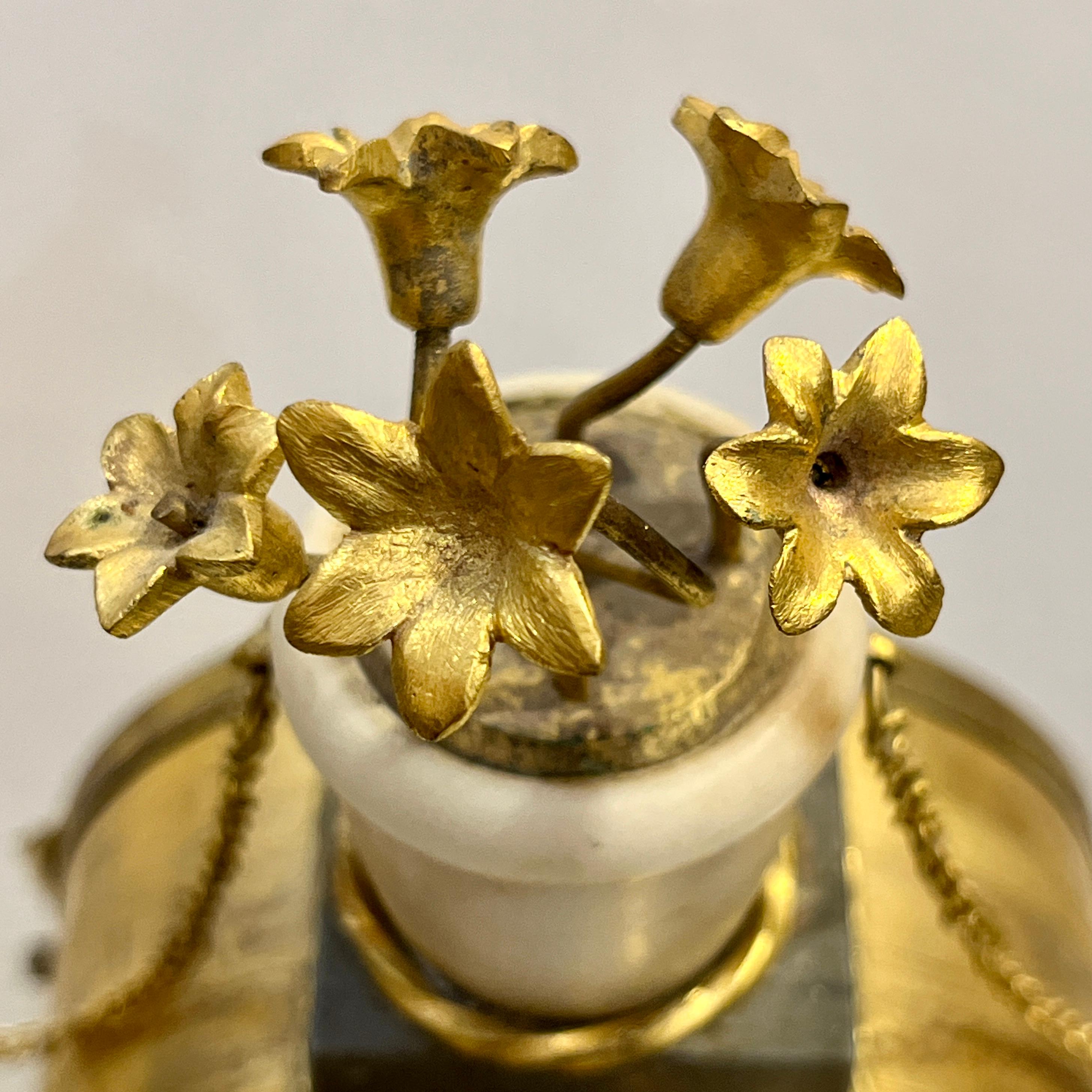 Antique Louis XVI Gilt Bronze Marble Mantel Clock Apollo Sunburst Pendulum Key In Good Condition For Sale In New York, NY