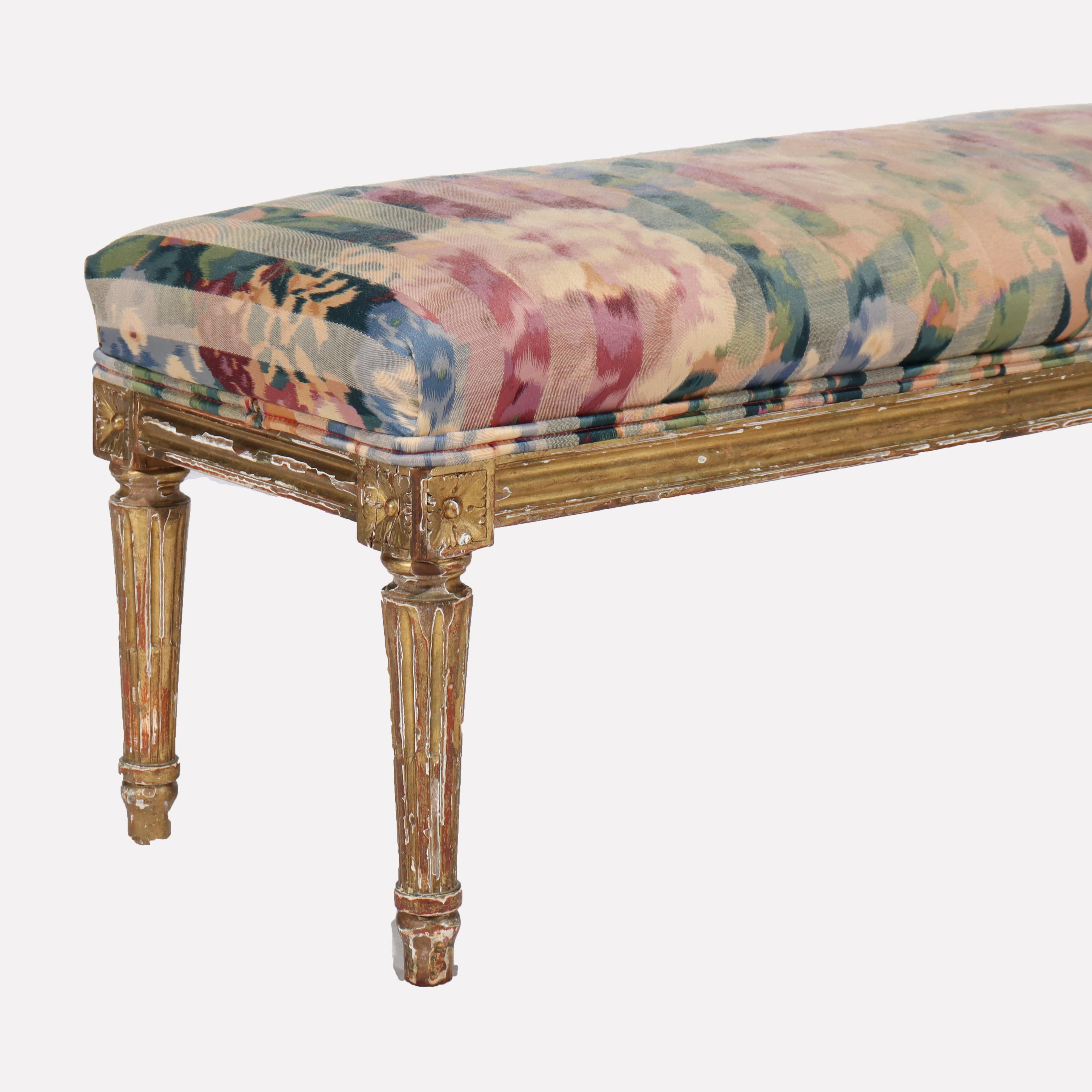 Tabouret long Louis XVI en bois doré 18ème siècle.   
Dimensions - 13,5 
