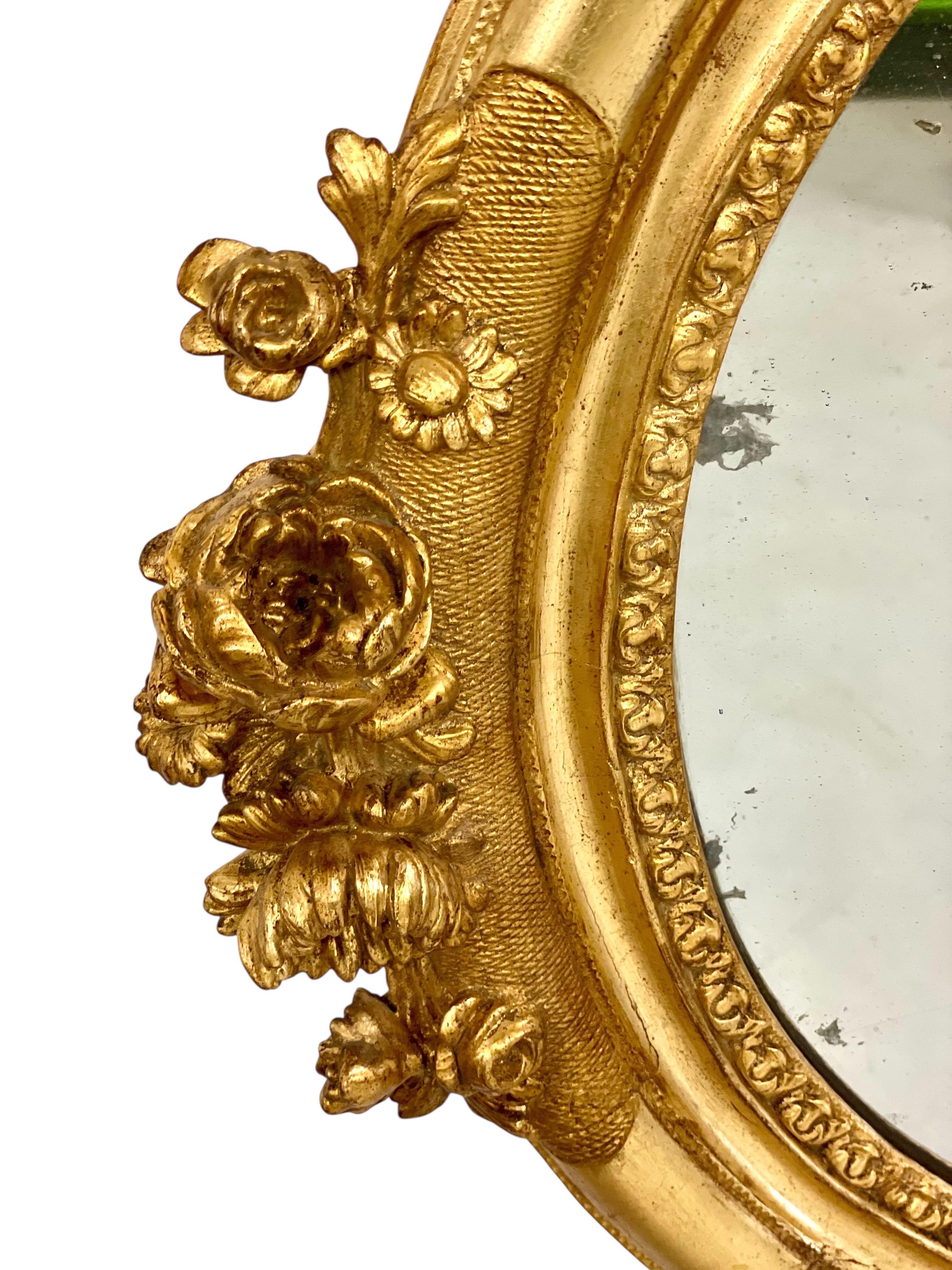 Antique Louis XVI Giltwood Oval Mirror with Floral Carving For Sale 5