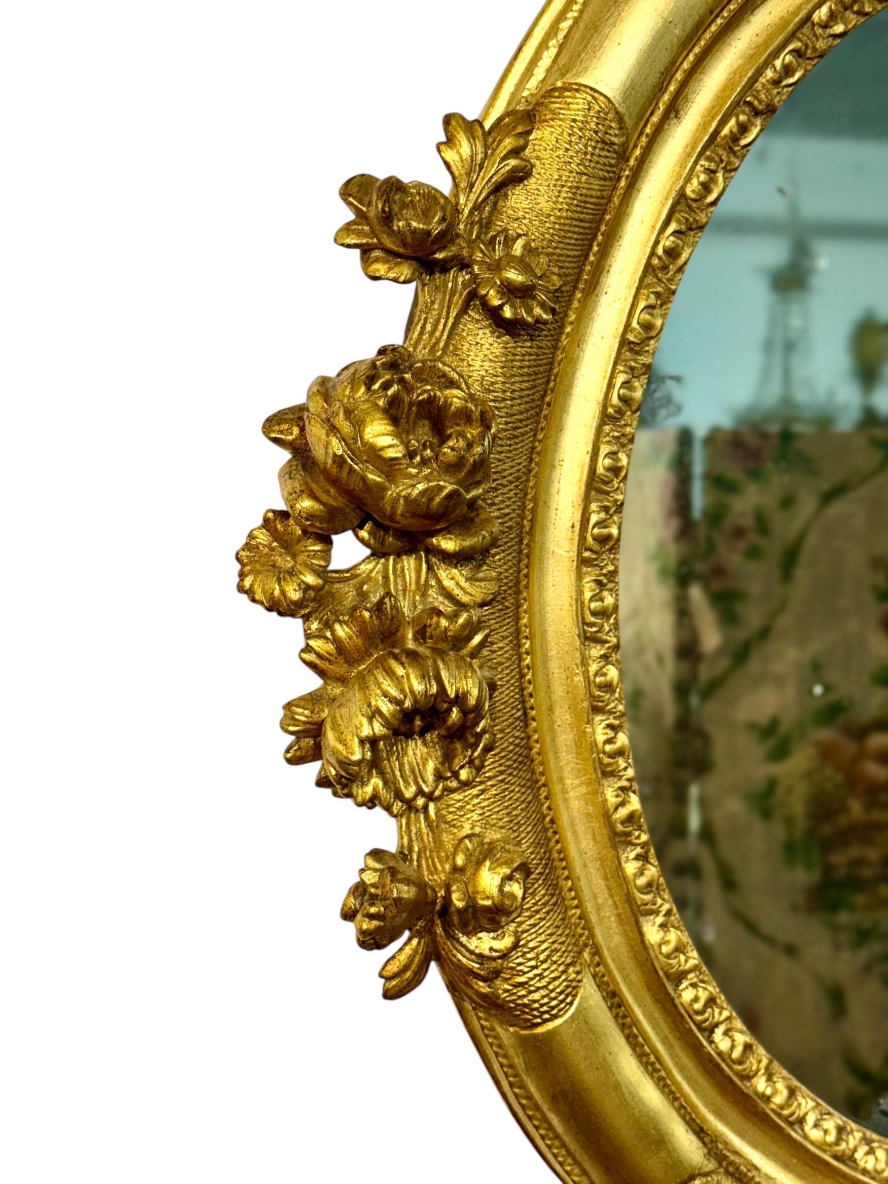 Antique Louis XVI Giltwood Oval Mirror with Floral Carving For Sale 11