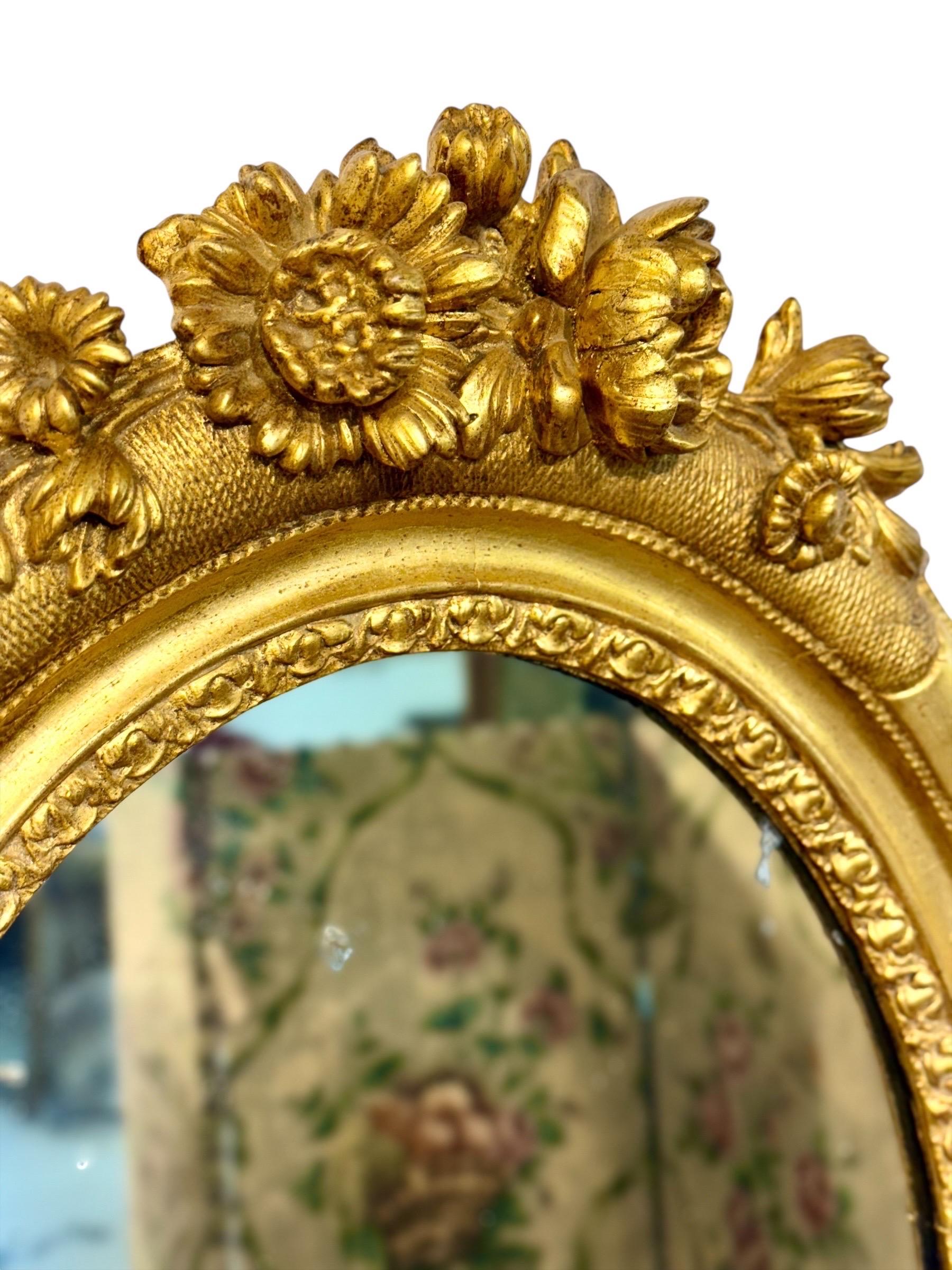 Antique Louis XVI Giltwood Oval Mirror with Floral Carving For Sale 3