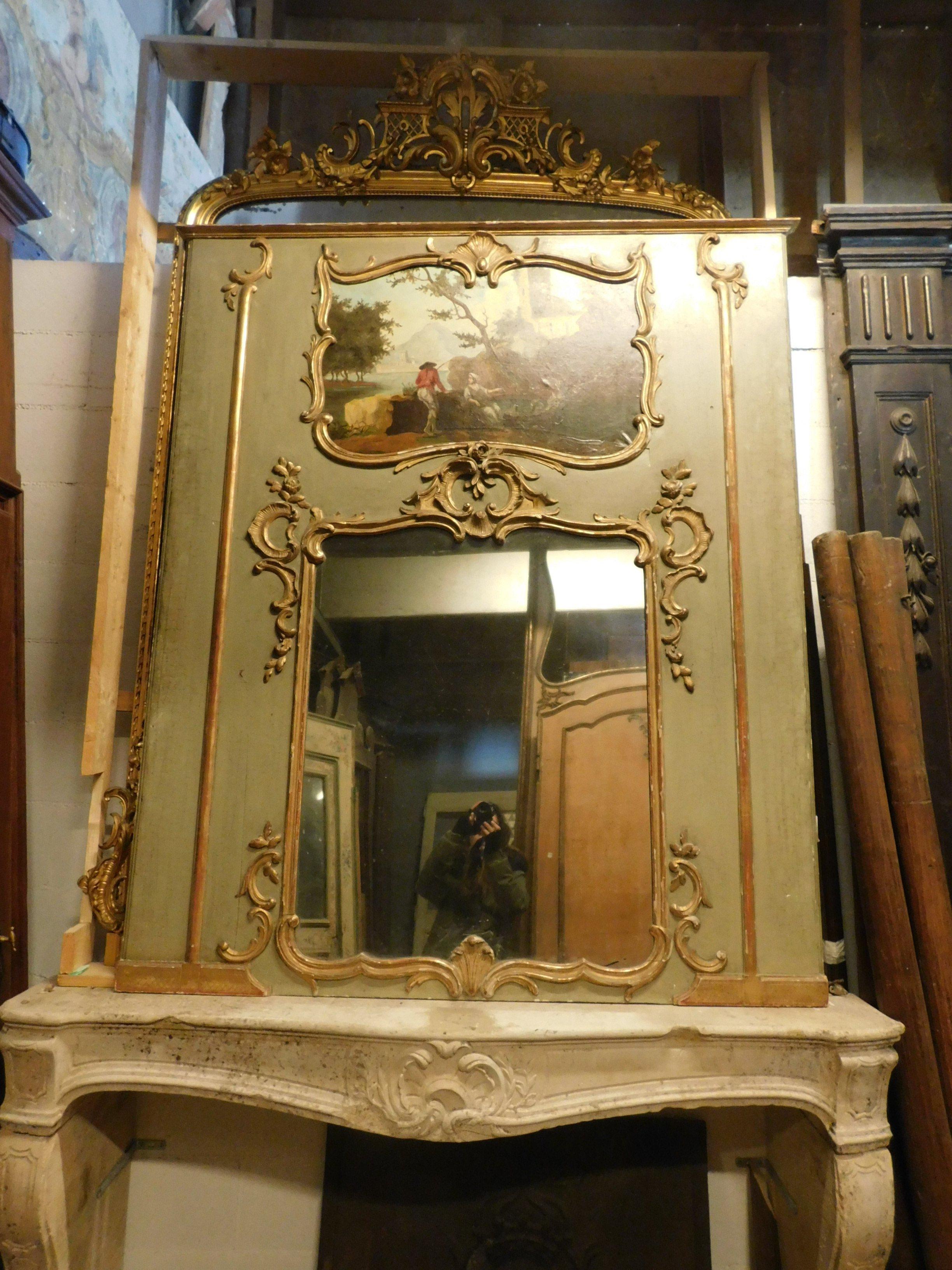 Antique fireplace mirror or console, very high, hand-lacquered in green typical of the '700, Louis XVI style, with gilding in the frames moved and upper painting with social scene, produced mid-700 for the great palace of France.
Ideal for a luxury