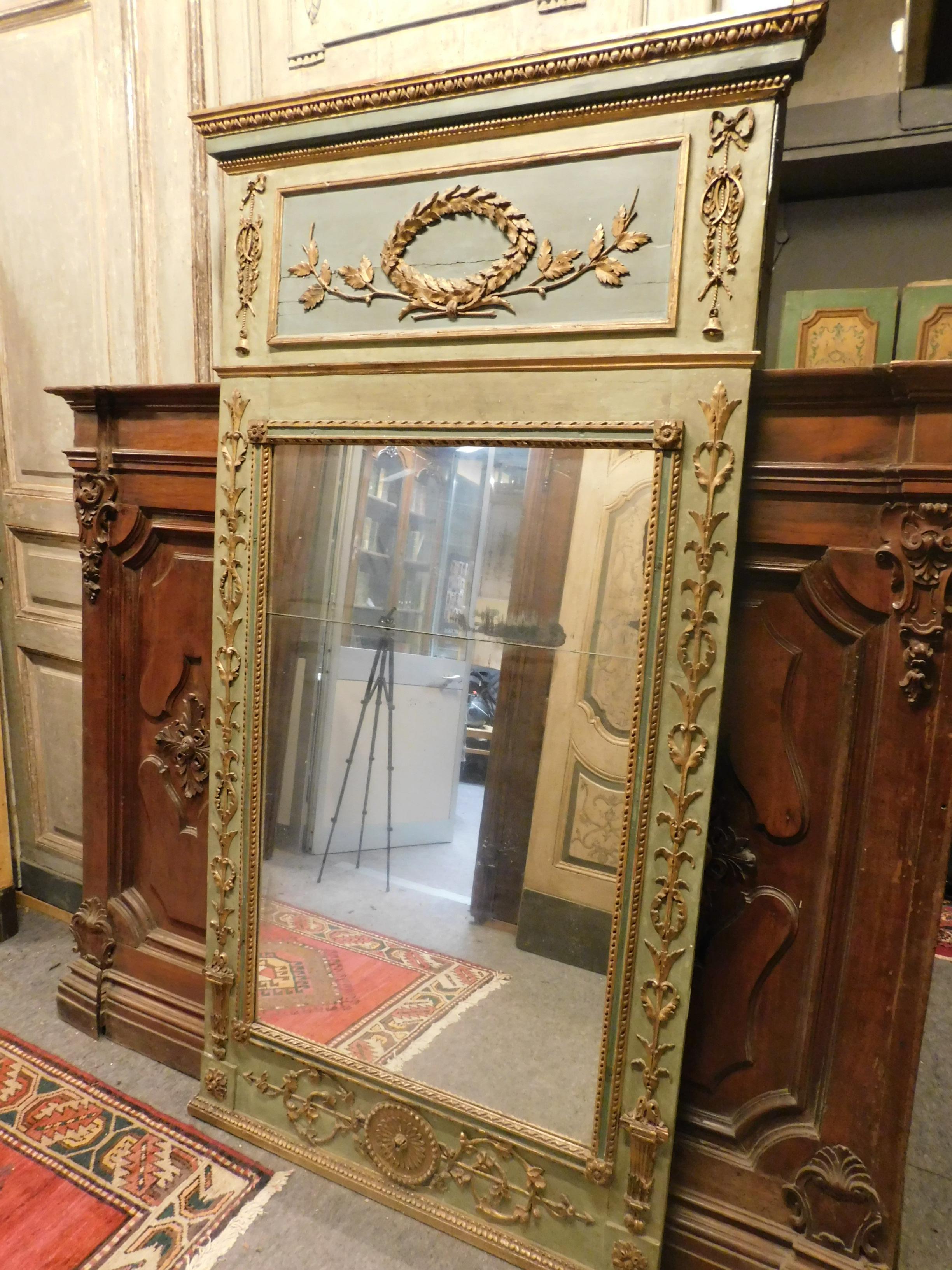 18th Century Antique Louis XVI Mirror, Light Blue and Green Wood Lacquered, 1700, Italy
