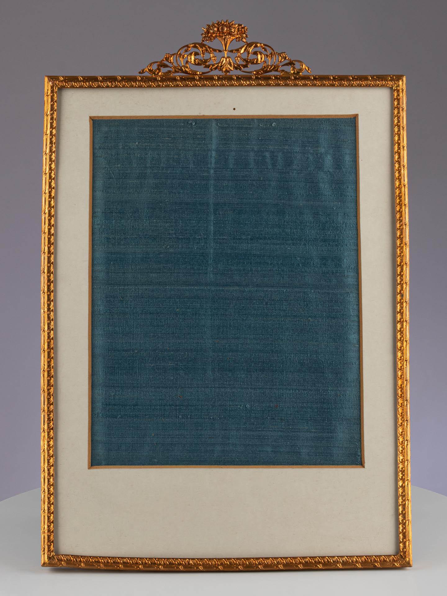 Antique Louis XVI Neoclassical Style Gilt Metal Gold Picture Photo Frame 

French
Gilt metal, Glass, Fabric 
c. 1900 

Dimensions: H x W x D: 41cm x 27cm x 2cm

Of refined and elegant design, this picture frame is crafted in the Louis XVI style.