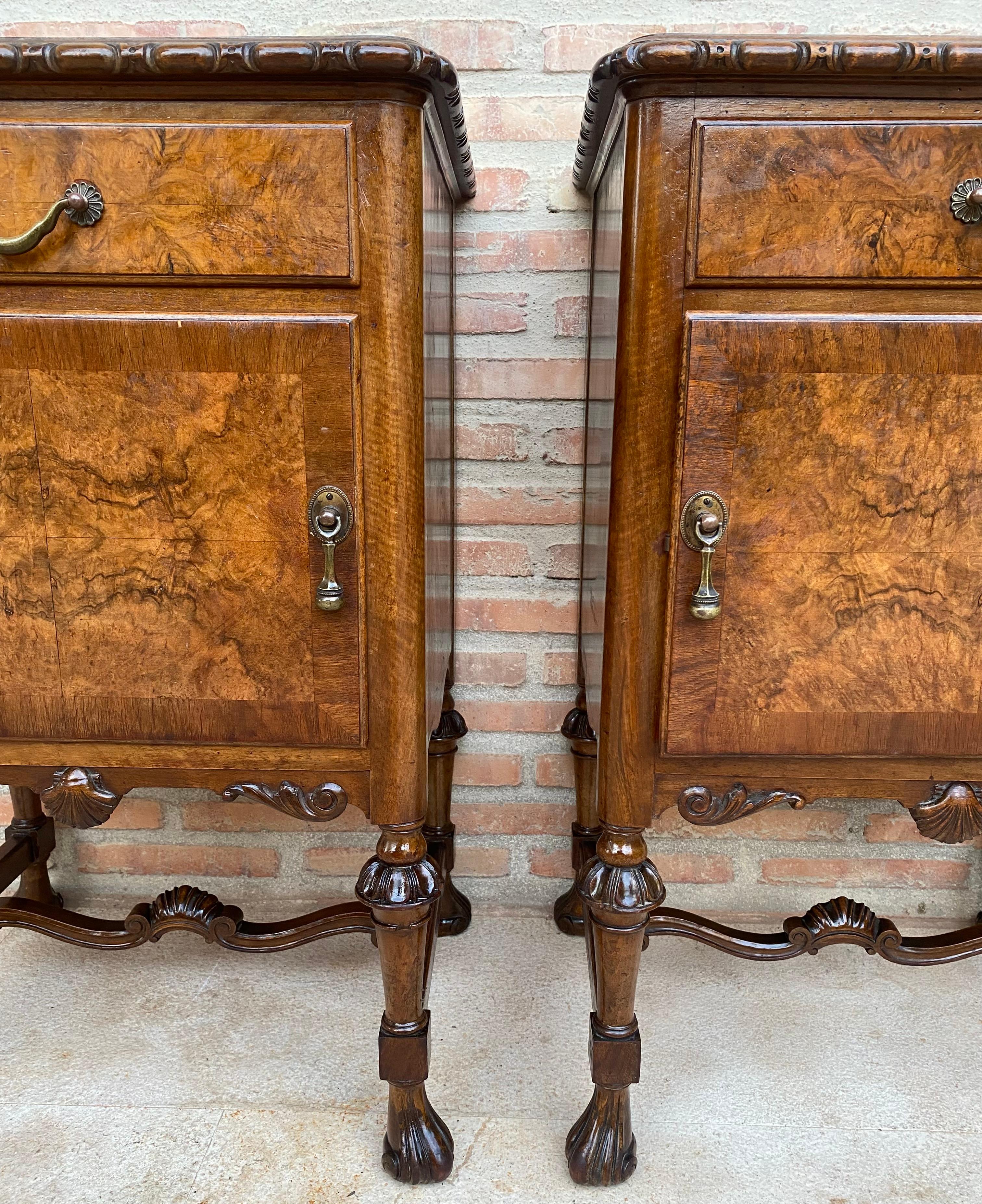 Antique Louis XVI Nightstands with White Marble Tops, 1890s, Set of 2 In Good Condition For Sale In Miami, FL