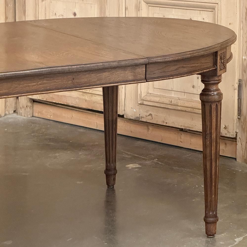 Ancienne table de salle à manger ovale Louis XVI avec feuille en vente 3