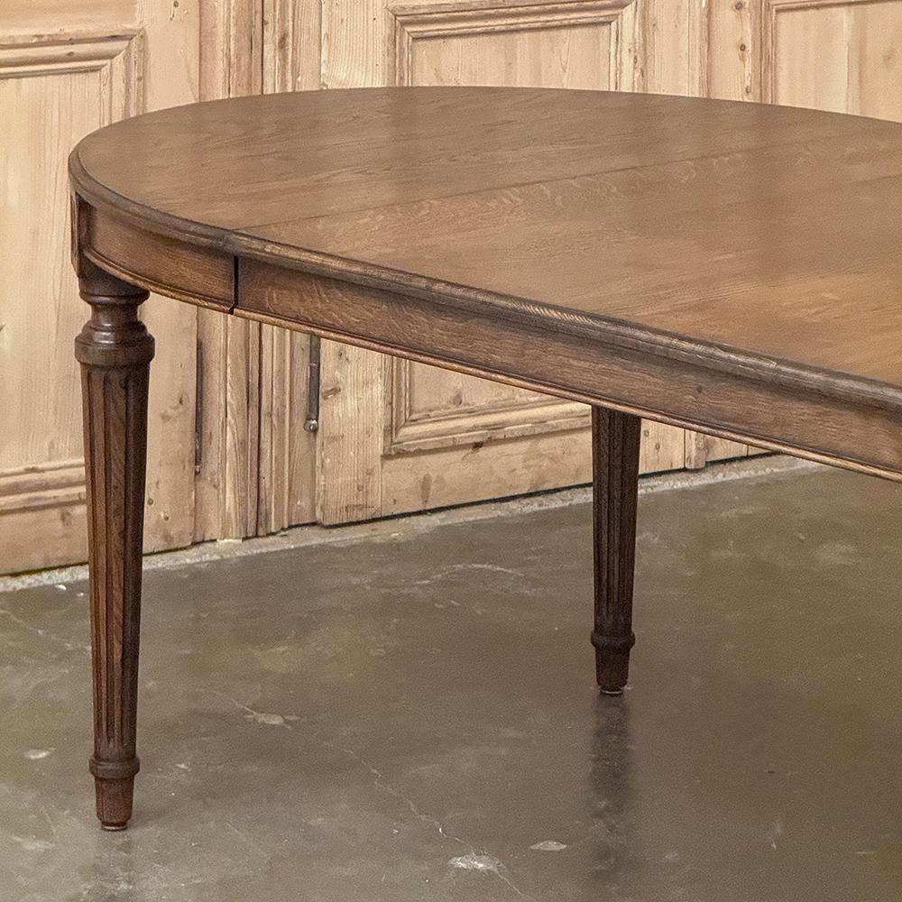Ancienne table de salle à manger ovale Louis XVI avec feuille en vente 5