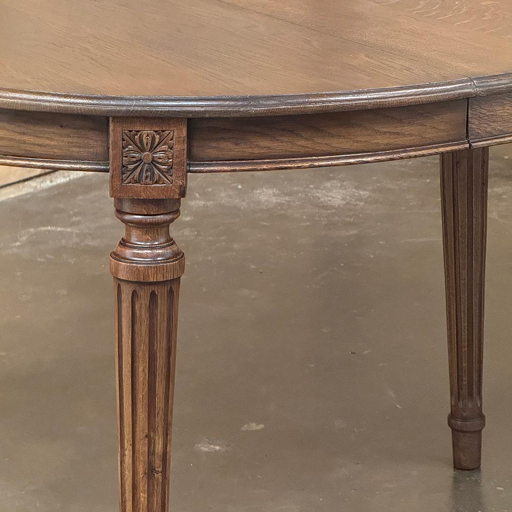 Ancienne table de salle à manger ovale Louis XVI avec feuille en vente 6