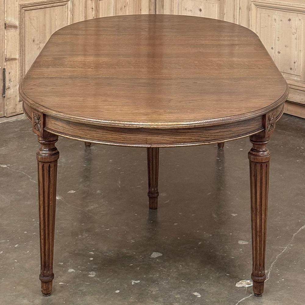 Ancienne table de salle à manger ovale Louis XVI avec feuille en vente 7