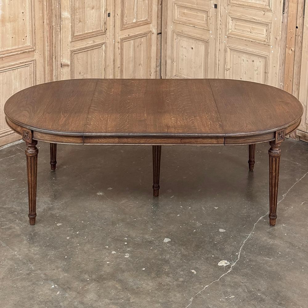 Ancienne table de salle à manger ovale Louis XVI avec feuille en vente 8