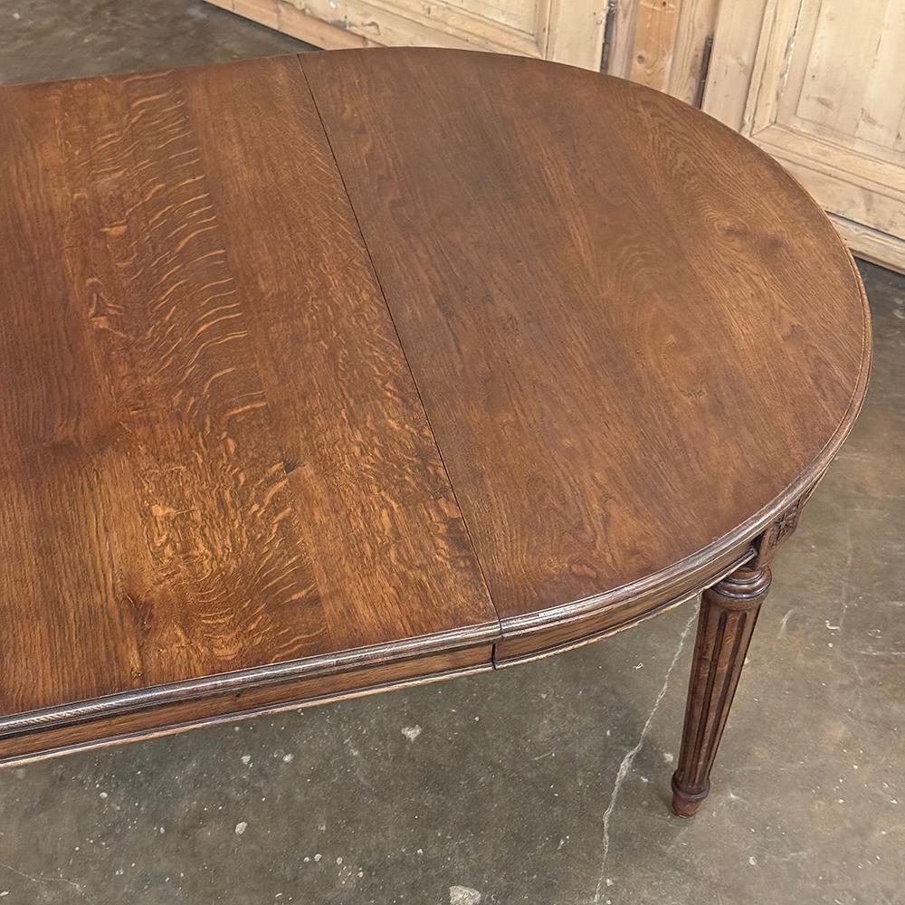 Ancienne table de salle à manger ovale Louis XVI avec feuille en vente 11