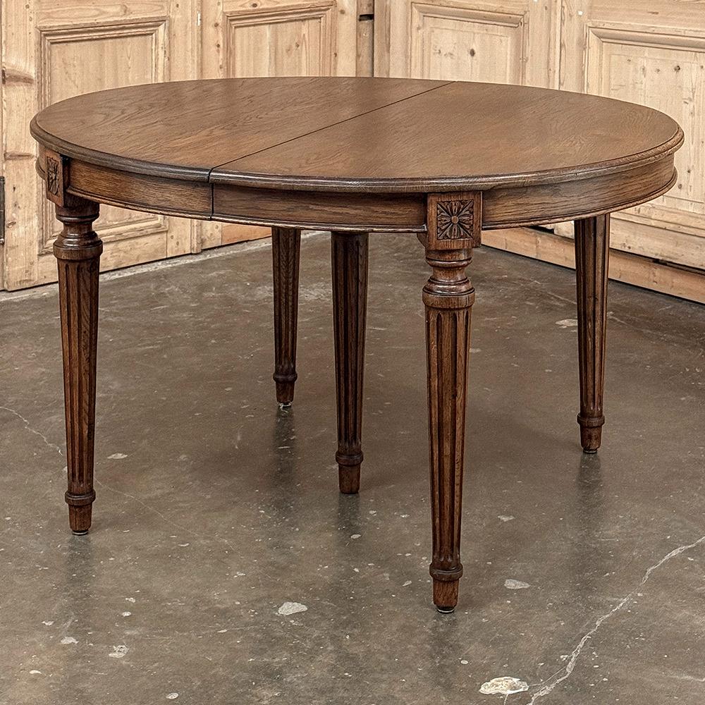Français Ancienne table de salle à manger ovale Louis XVI avec feuille en vente