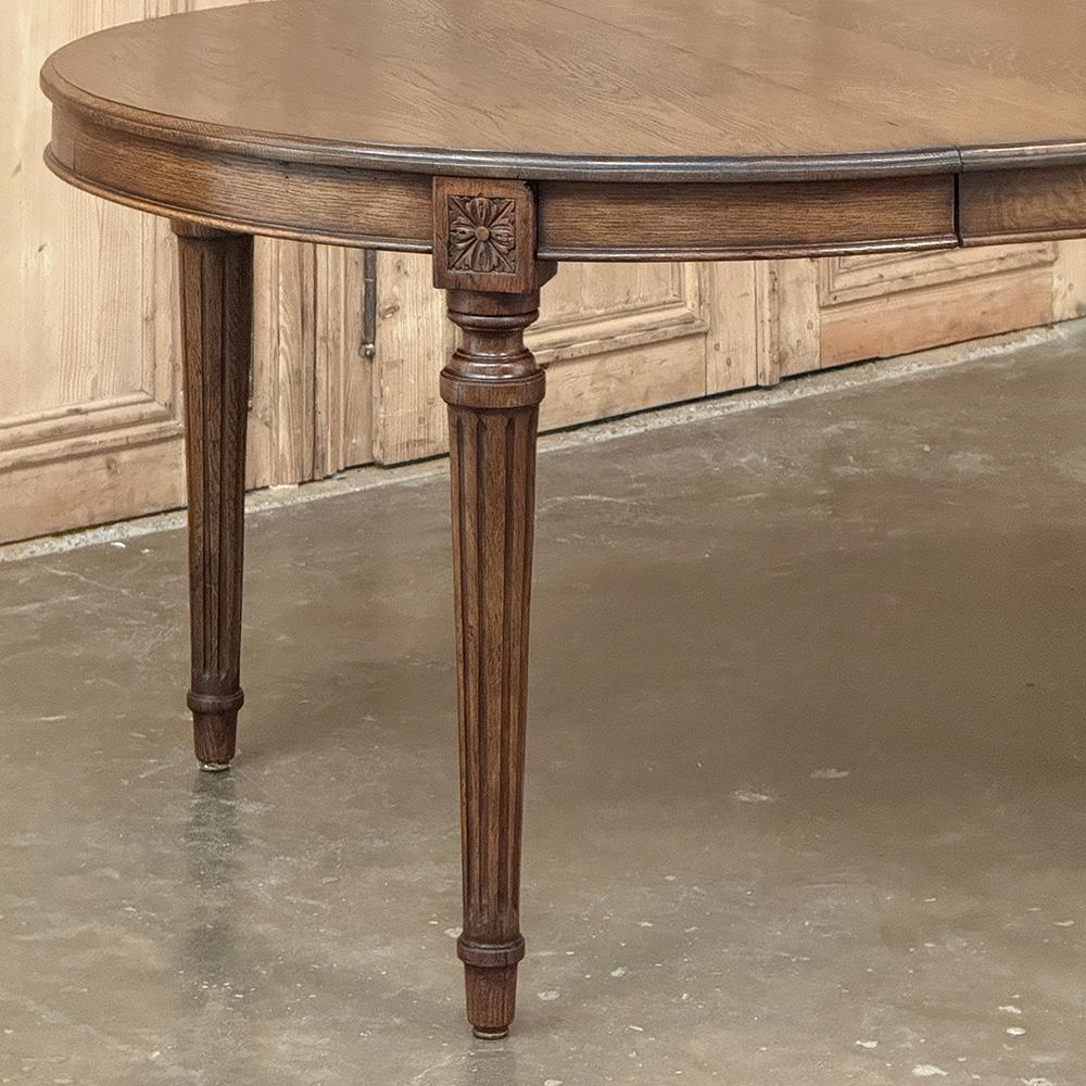 Ancienne table de salle à manger ovale Louis XVI avec feuille en vente 1