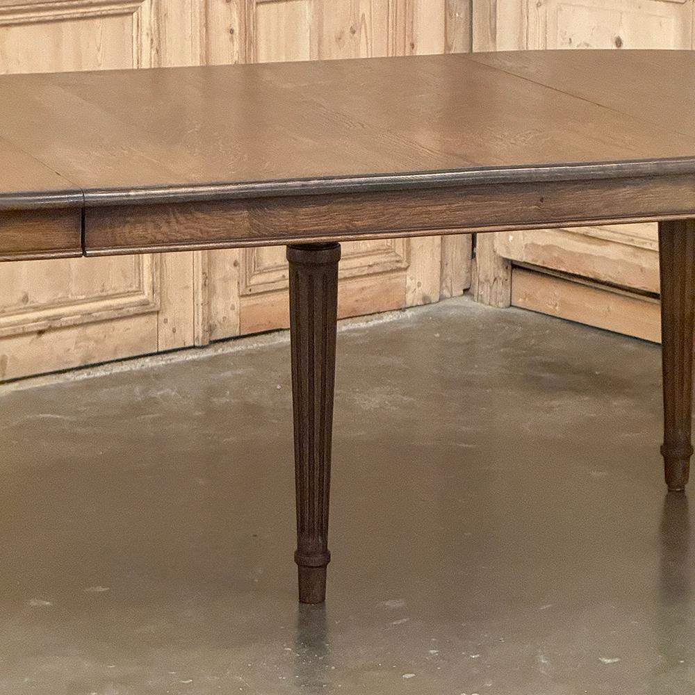 Ancienne table de salle à manger ovale Louis XVI avec feuille en vente 2