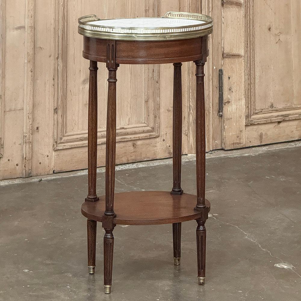 Mesa auxiliar ovalada antigua Luis XVI ~ Mesa lámpara con mármol de Carrara en venta 7