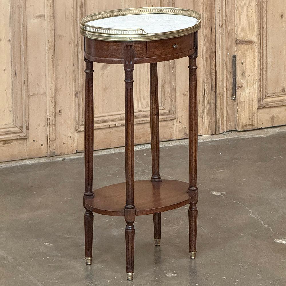 Mesa auxiliar ovalada antigua Luis XVI ~ Mesa lámpara con mármol de Carrara Francés en venta