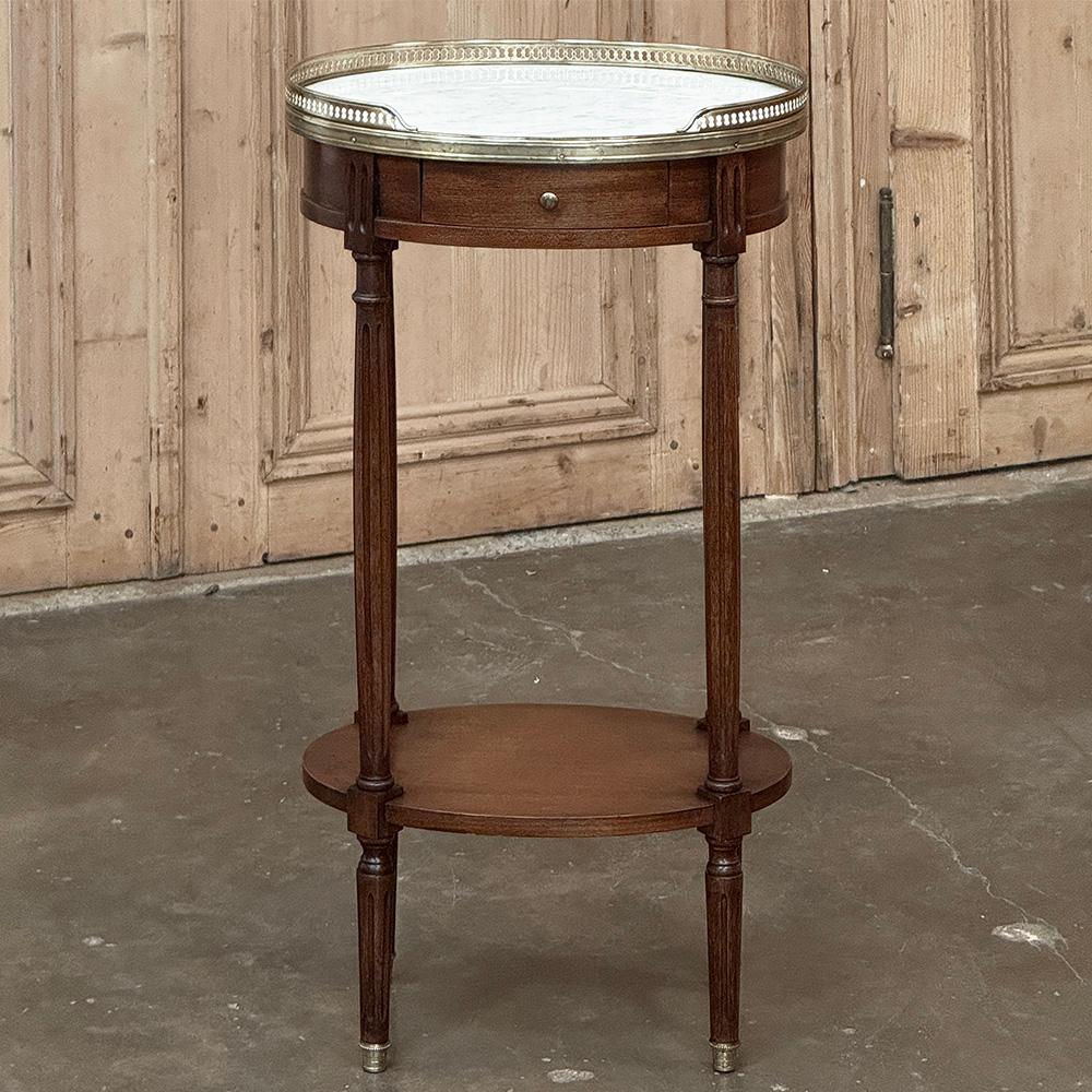 Mesa auxiliar ovalada antigua Luis XVI ~ Mesa lámpara con mármol de Carrara Hecho a mano en venta
