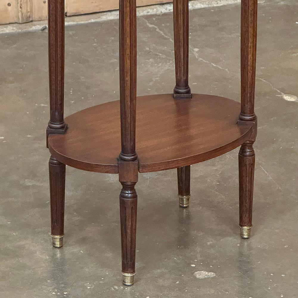 Mesa auxiliar ovalada antigua Luis XVI ~ Mesa lámpara con mármol de Carrara siglo XX en venta