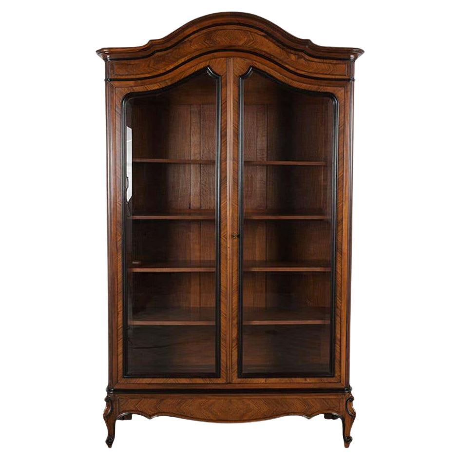 An extraordinary 19th-century bookcase hand-crafted out of rosewood has been professionally restored by our team of craftsmen and comes with original mahogany and black color combination a waxed and polished developing a beautiful patina finish. The