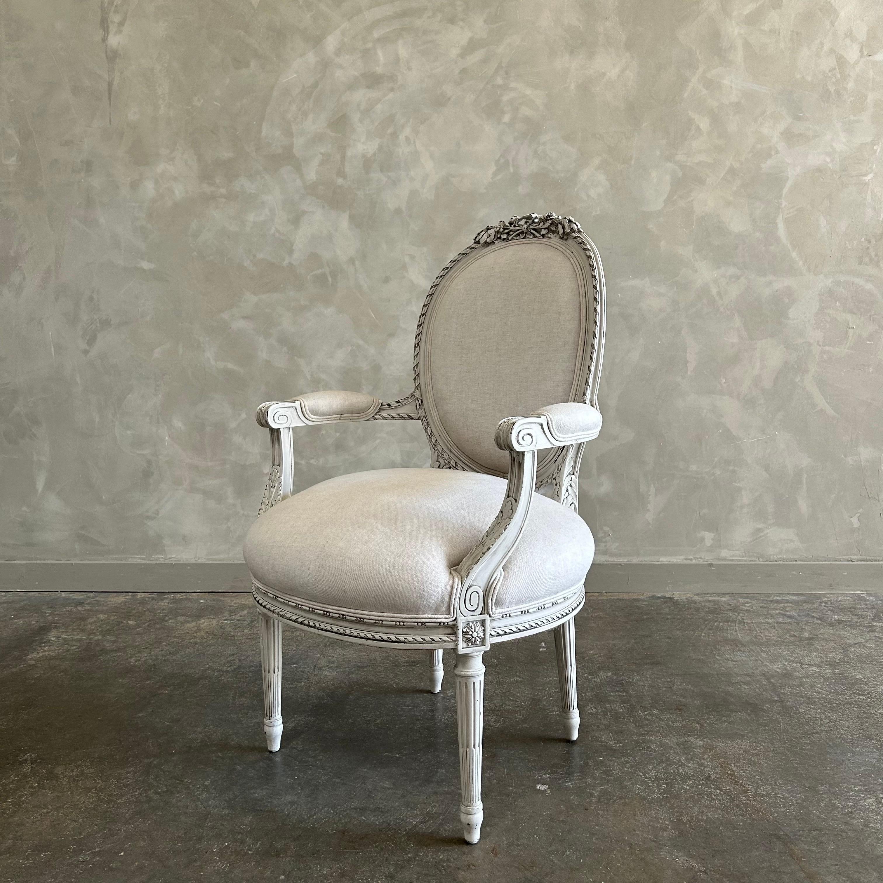 Antique Louis XVI style accent chair For Sale 1