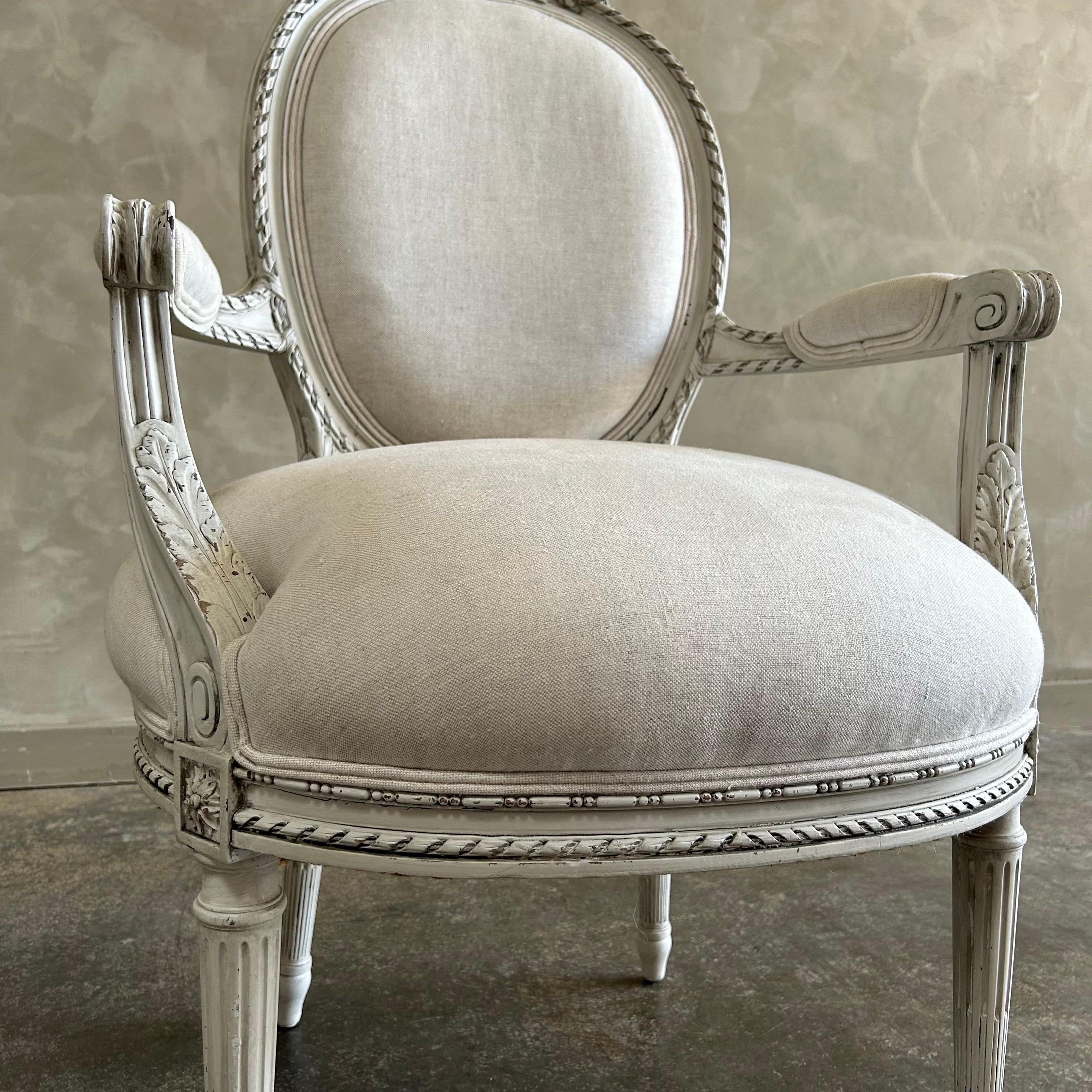 Antique Louis XVI style accent chair For Sale 2