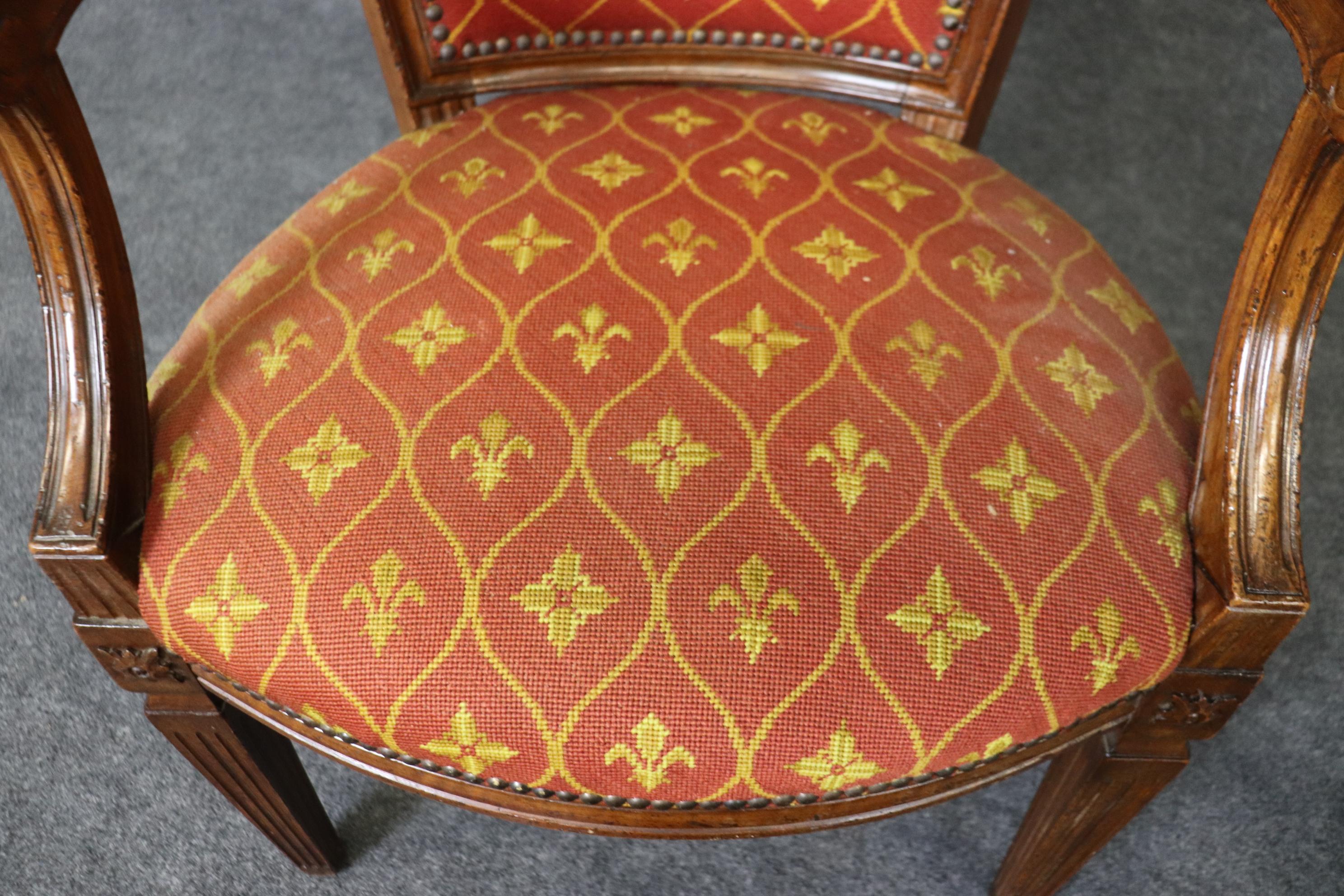 Fauteuil ancien de style Louis XVI signé, fabriqué en Italie en vente 3