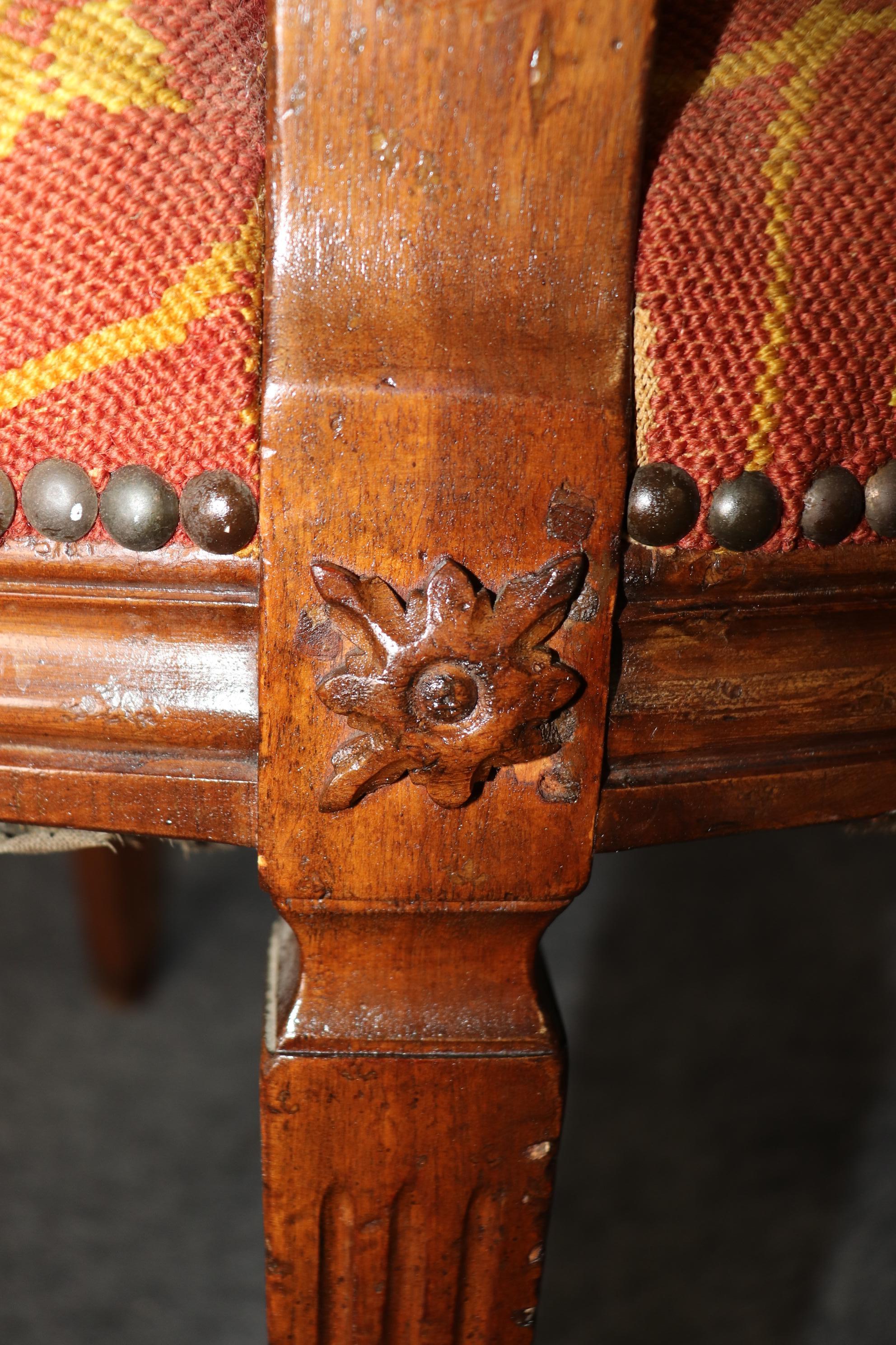 Antiker Sessel im Louis-XVI.-Stil, signiert, hergestellt in Italien im Angebot 4