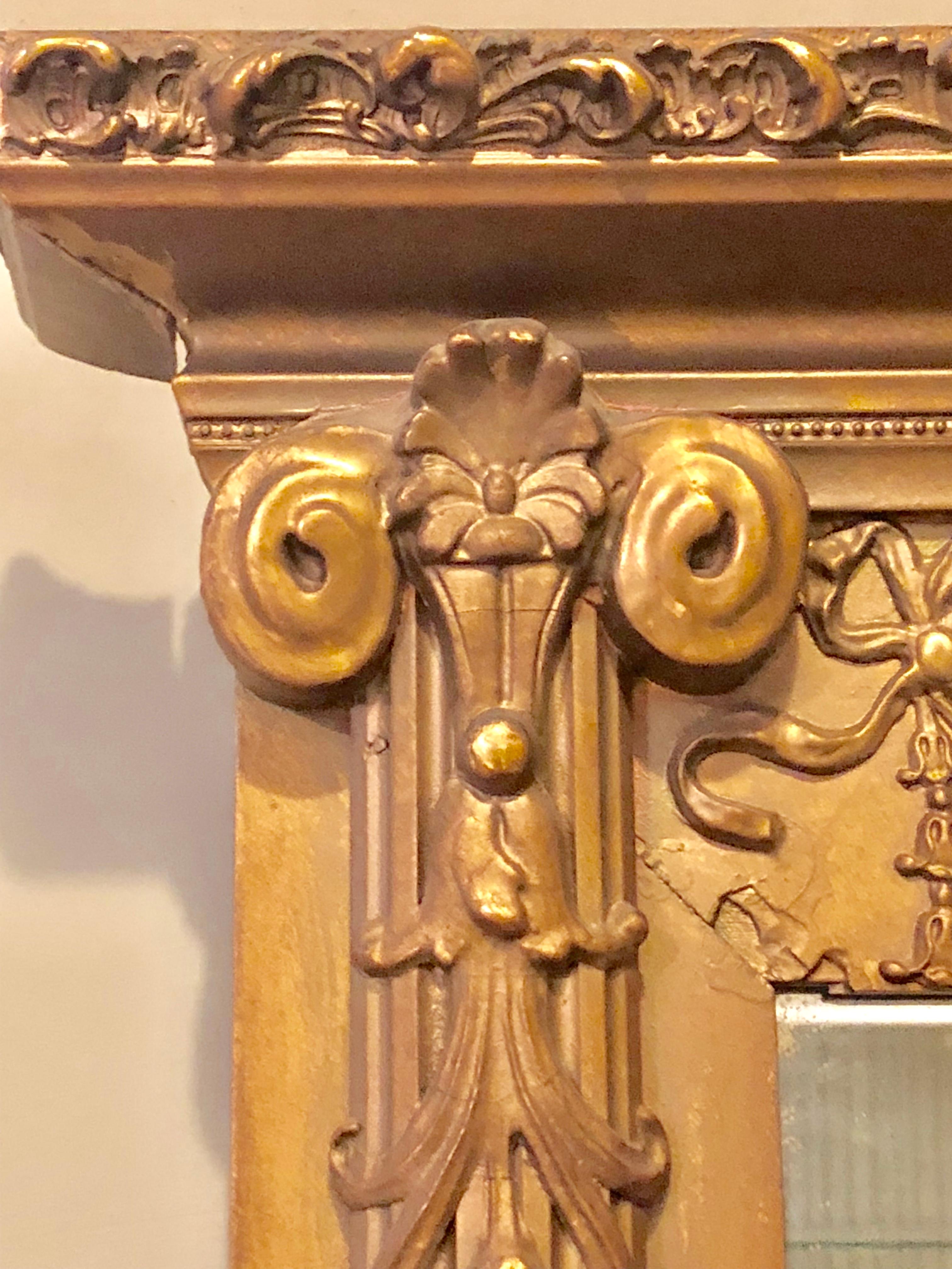 Antiguo Espejo de Consola o Mantel de Madera Dorada Tallada Estilo Luis XVI en Bueno Estado en Manhasset, NY