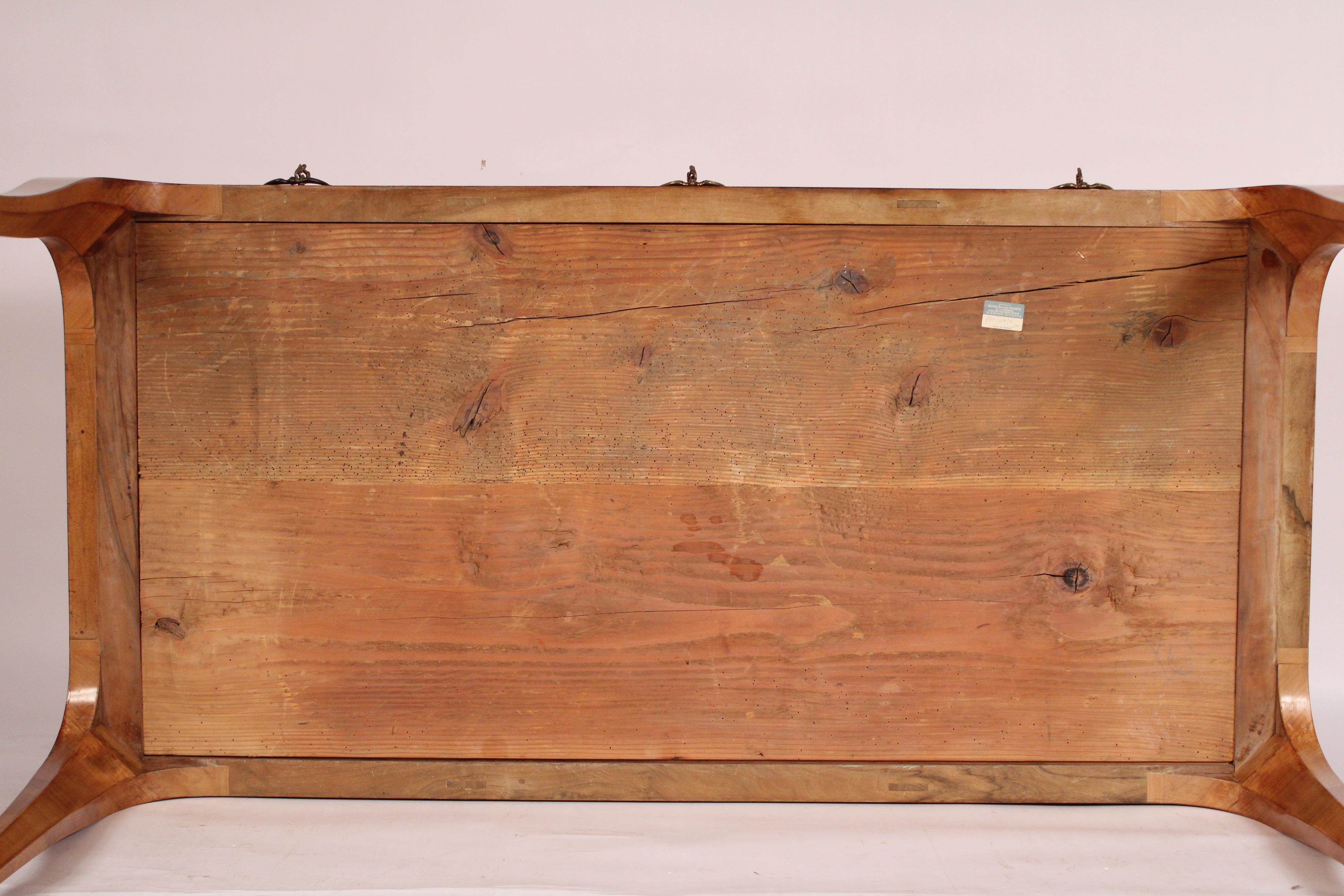 Escritorio antiguo de madera de frutal estilo Luis XVI en venta 10