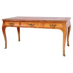 Bureau ancien de style Louis XVI en bois fruitier