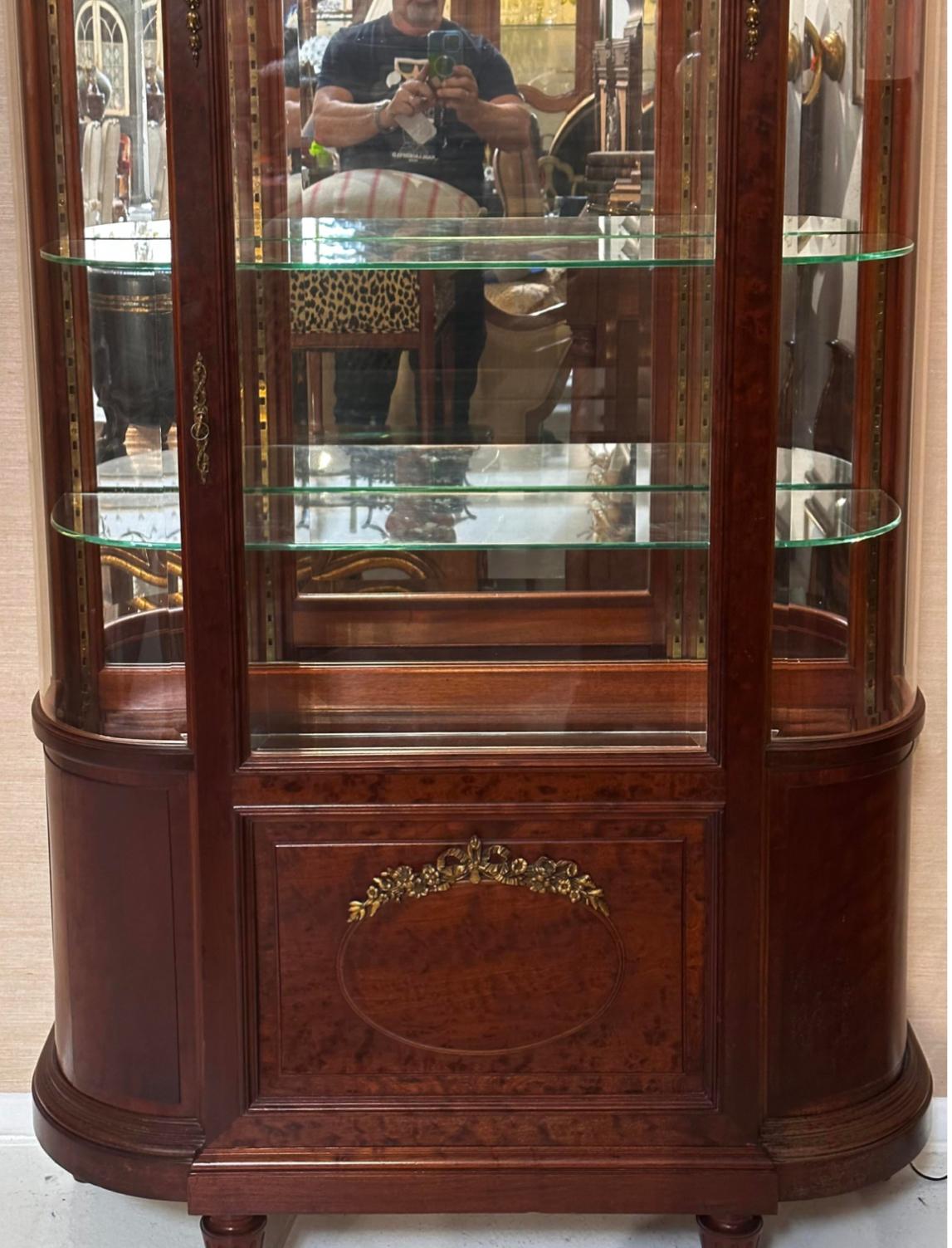 Antique Louis XVI Style Gilt Bronze & Mahogany Vitrine Display Cabinet In Good Condition For Sale In LOS ANGELES, CA