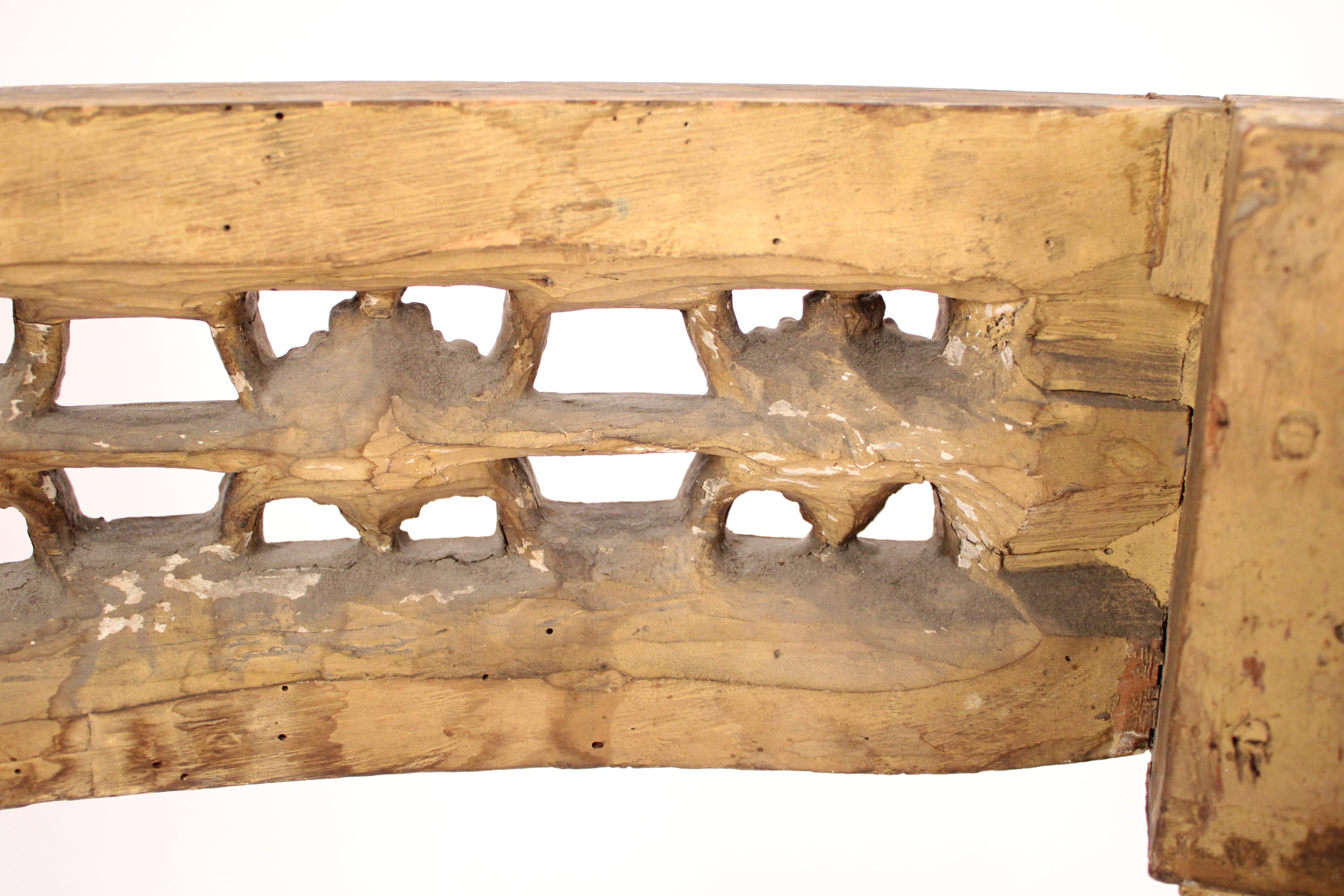 Table console ancienne de style Louis XVI en bois doré en vente 7
