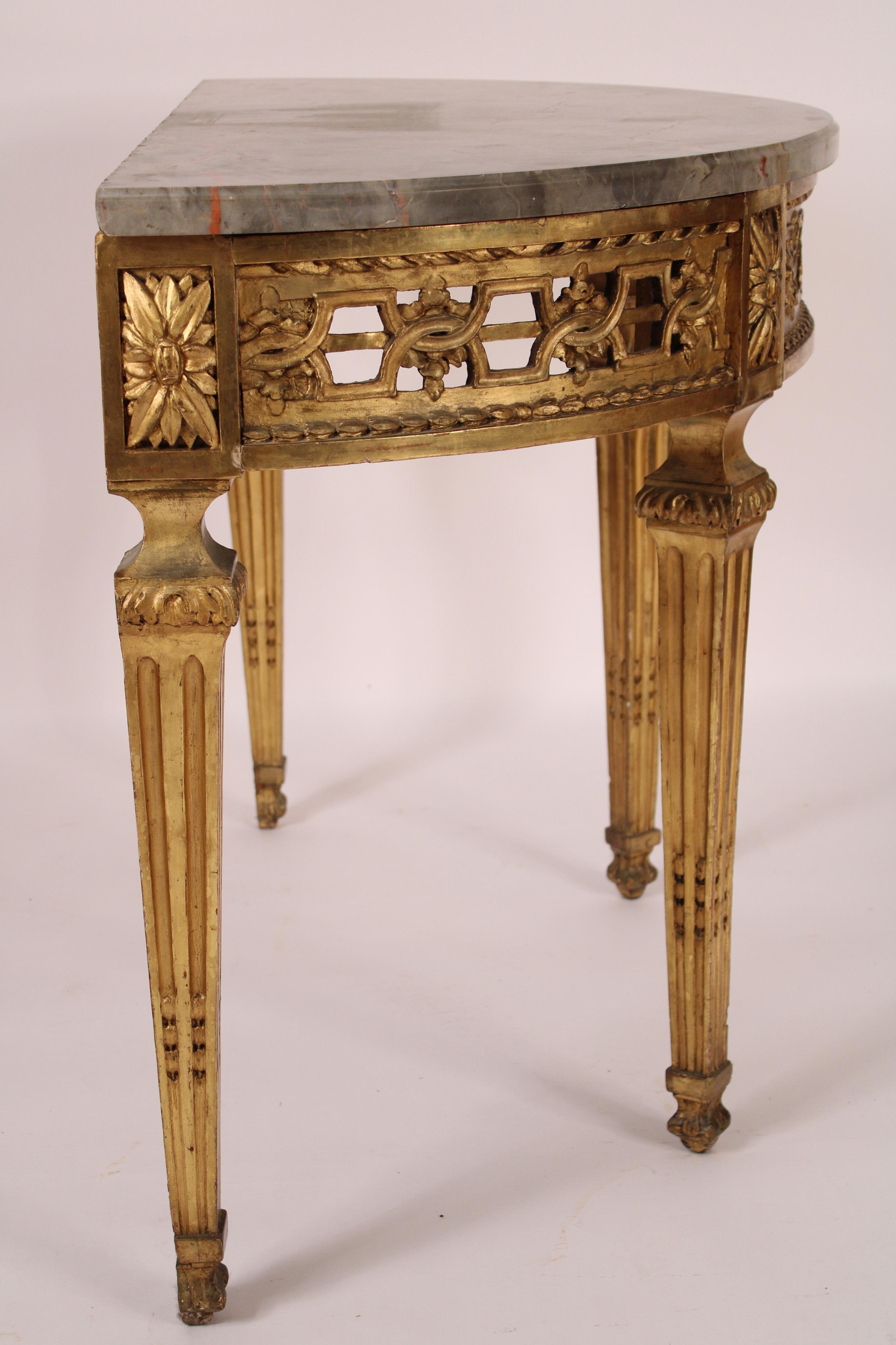 Table console ancienne de style Louis XVI en bois doré Bon état - En vente à Laguna Beach, CA