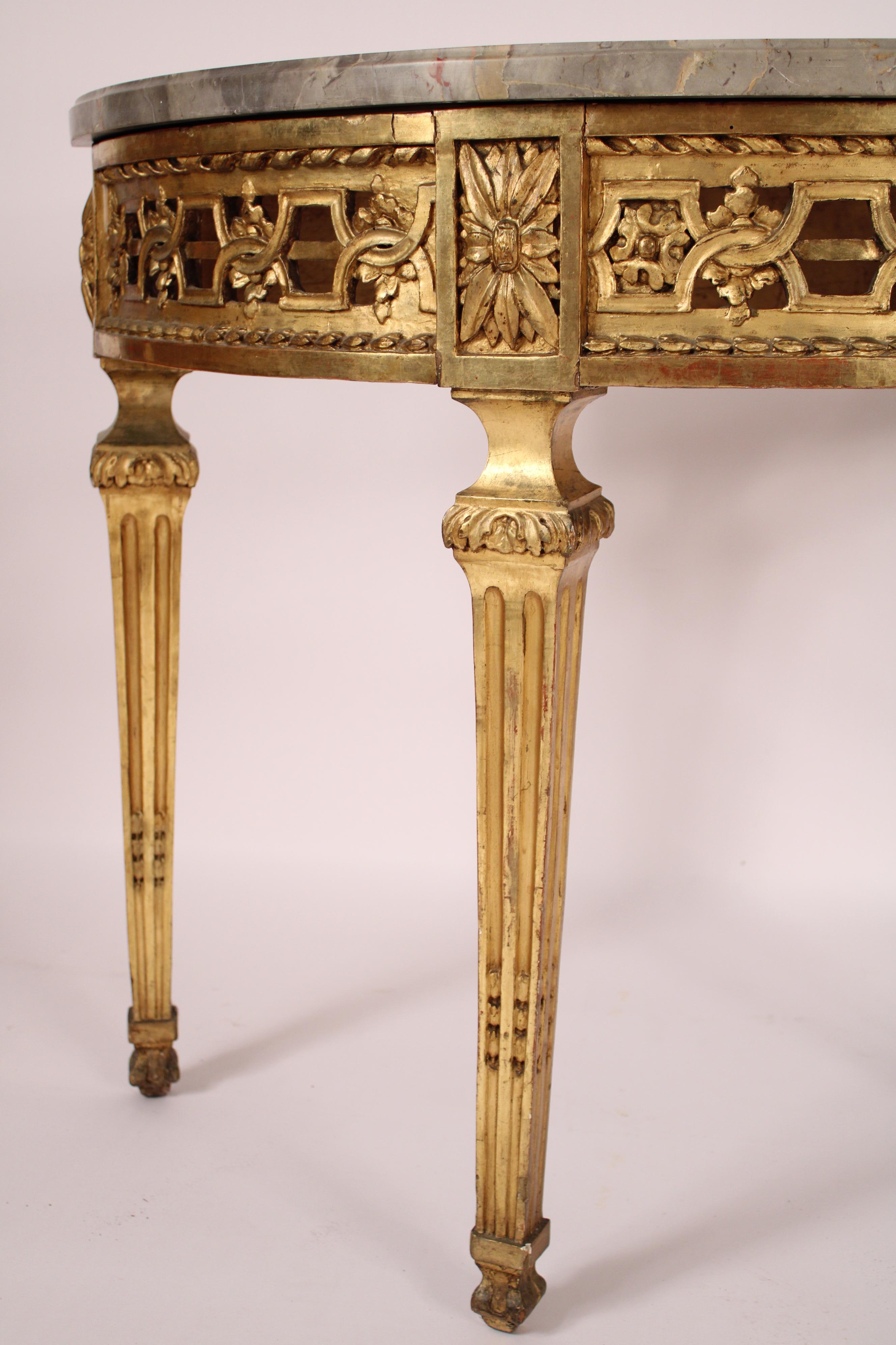 Table console ancienne de style Louis XVI en bois doré en vente 1