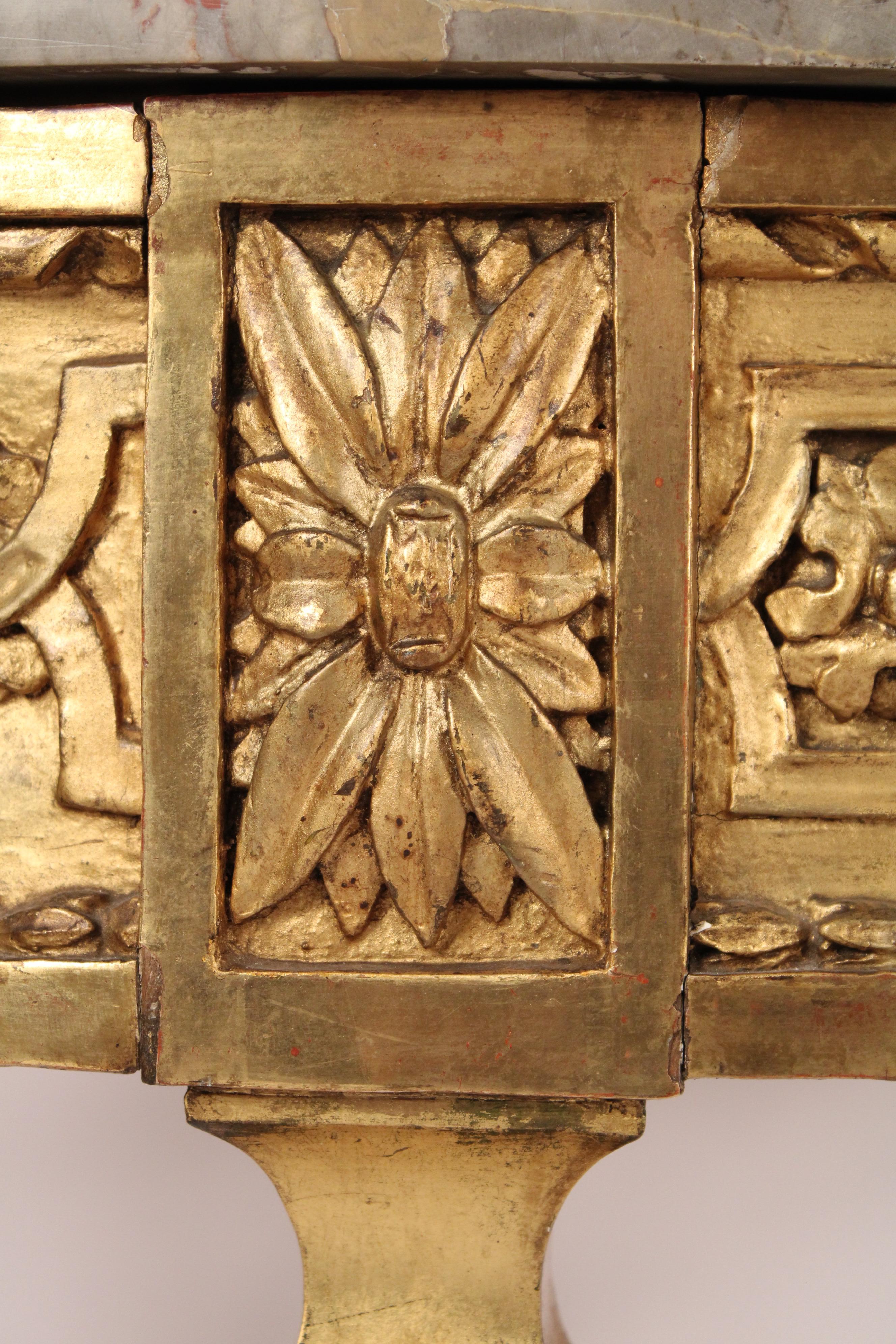 Table console ancienne de style Louis XVI en bois doré en vente 3