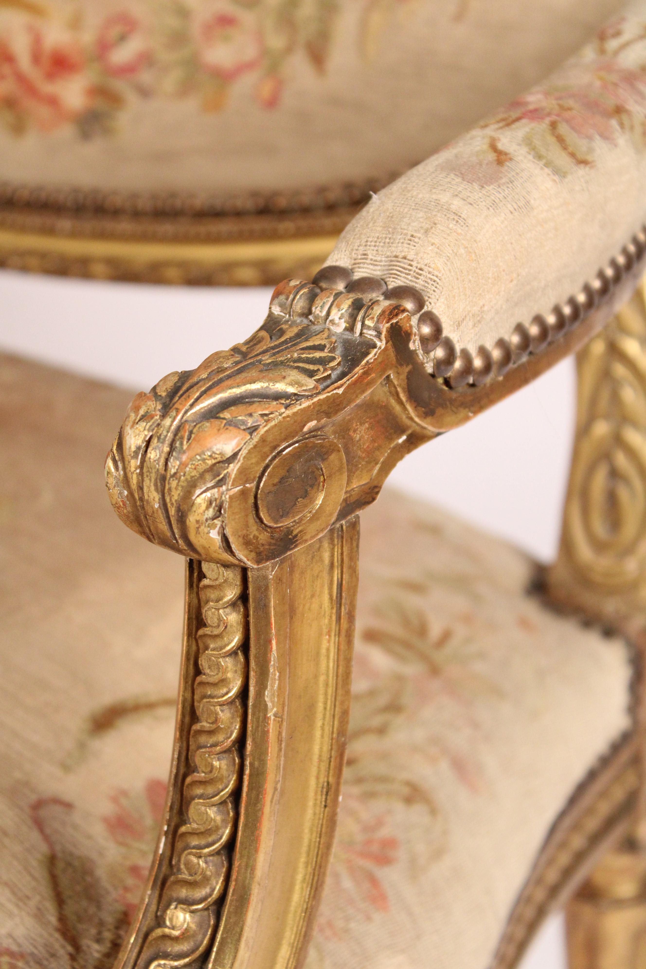 Ancienne banquette en bois doré de style Louis XVI Bon état - En vente à Laguna Beach, CA